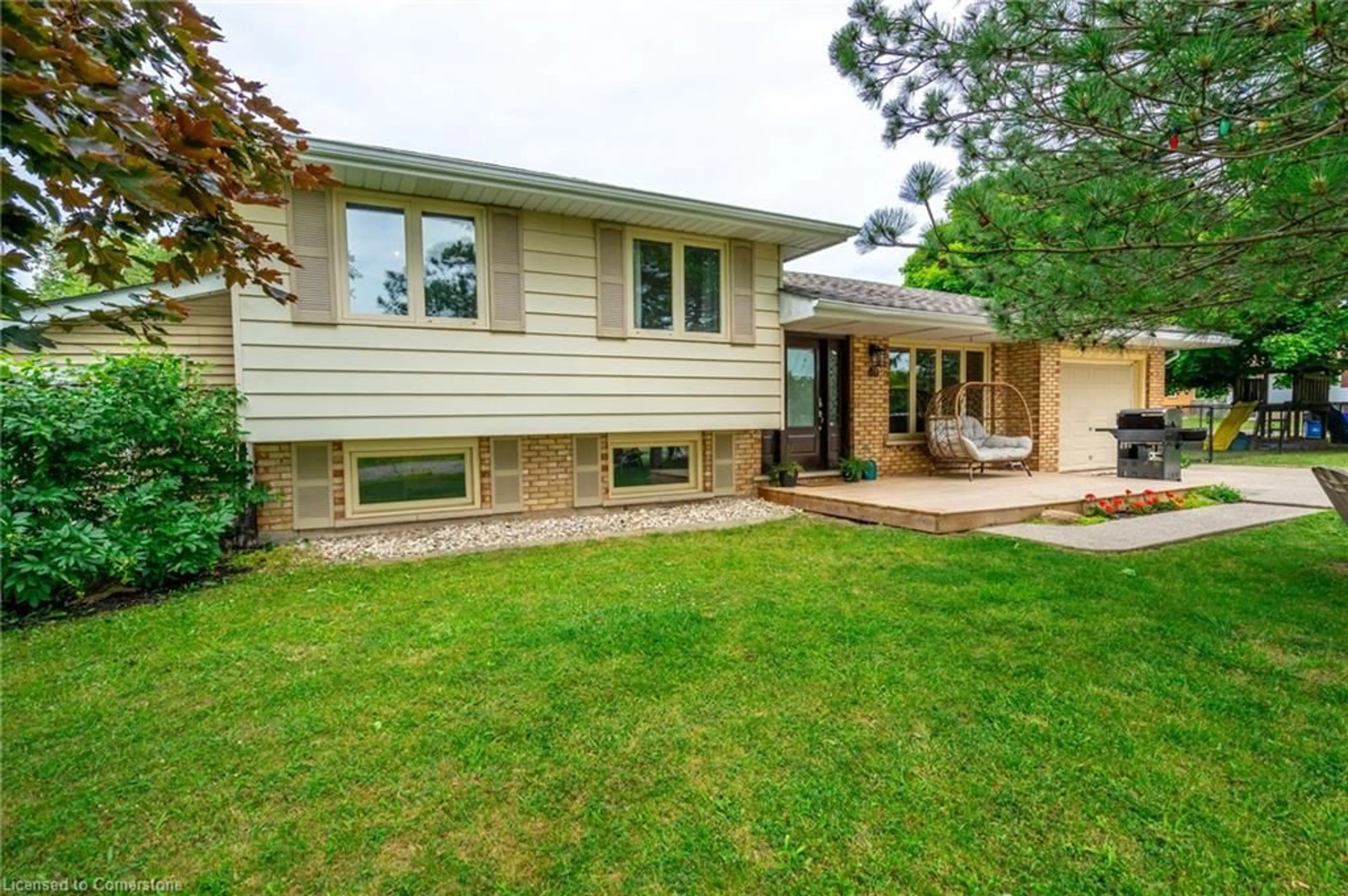 Frontside or backside of a home, the street view for 40 Wardell Cres, Hagersville Ontario N0A 1H0