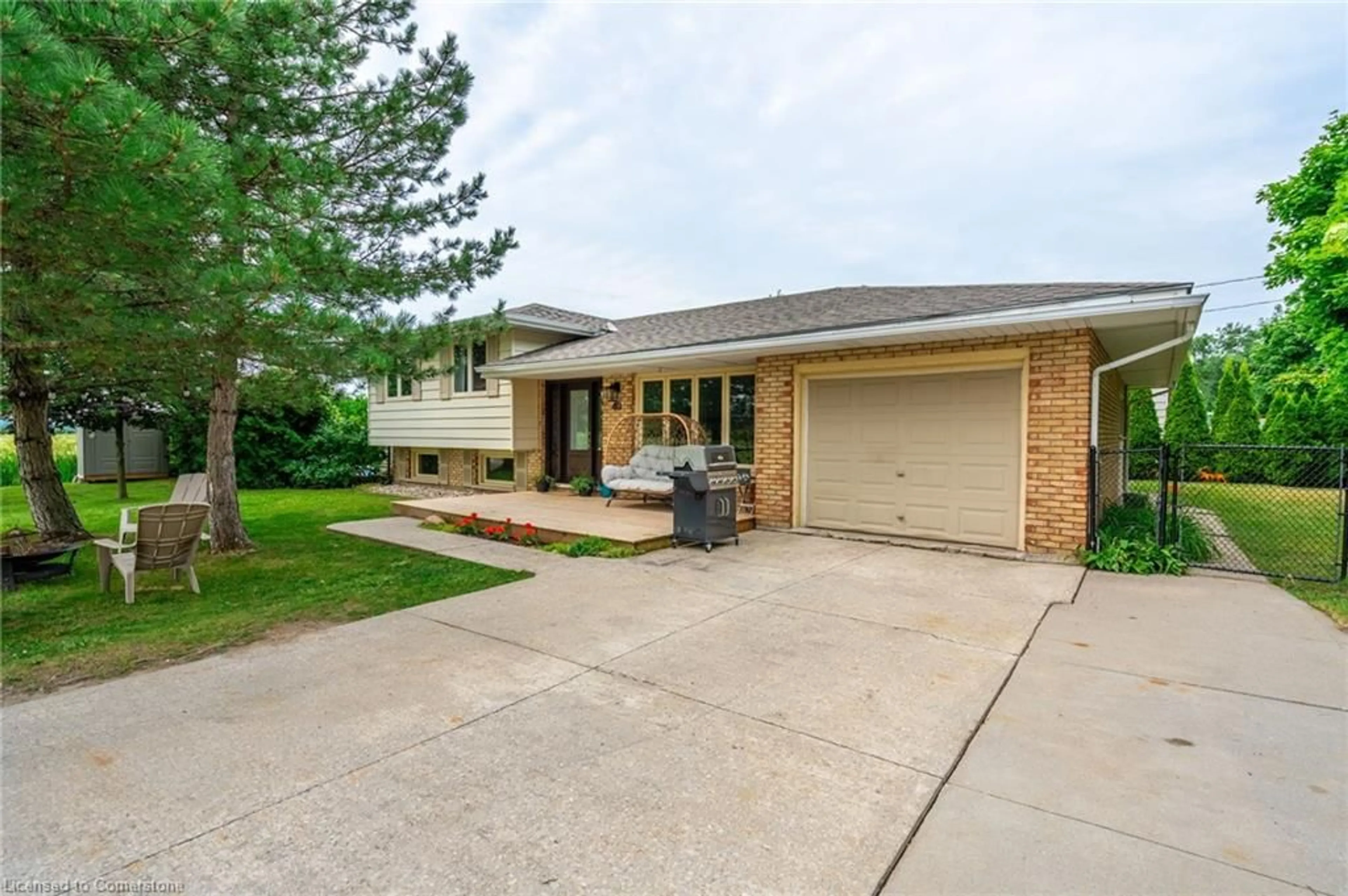 Frontside or backside of a home, the street view for 40 Wardell Cres, Hagersville Ontario N0A 1H0