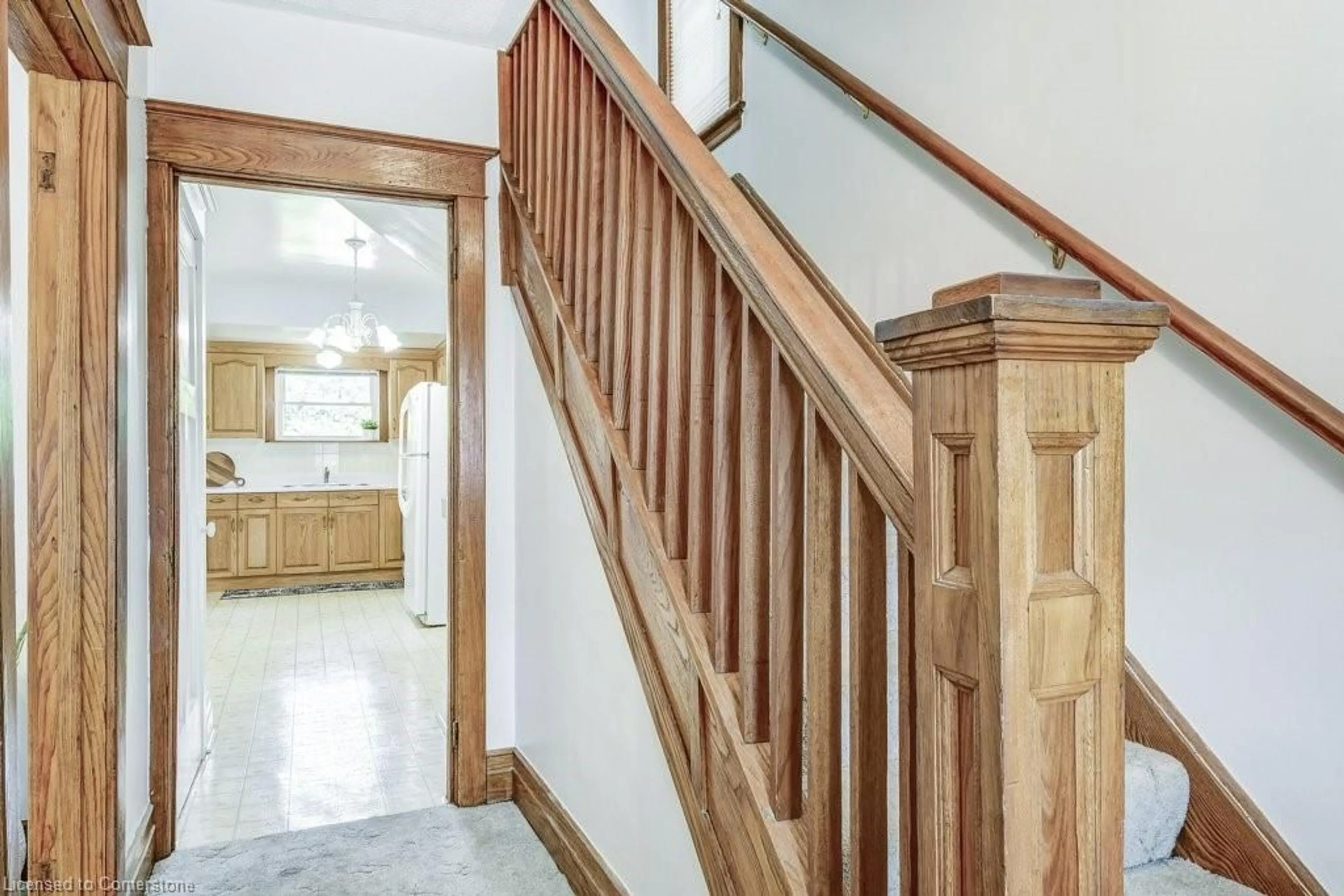 Stairs for 113 Kensington Ave, Hamilton Ontario L8L 7N3