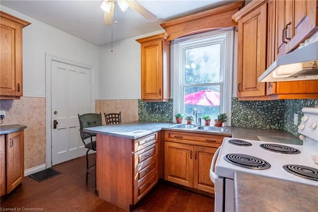 Additional property image - 129 Ray St