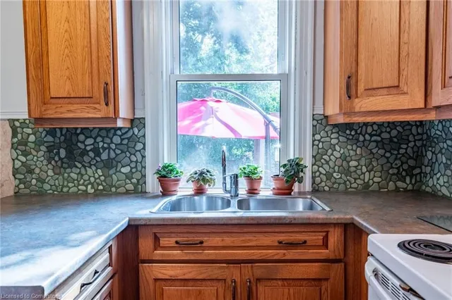 Additional property image - 129 Ray St