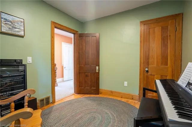 Additional property image - 129 Ray St