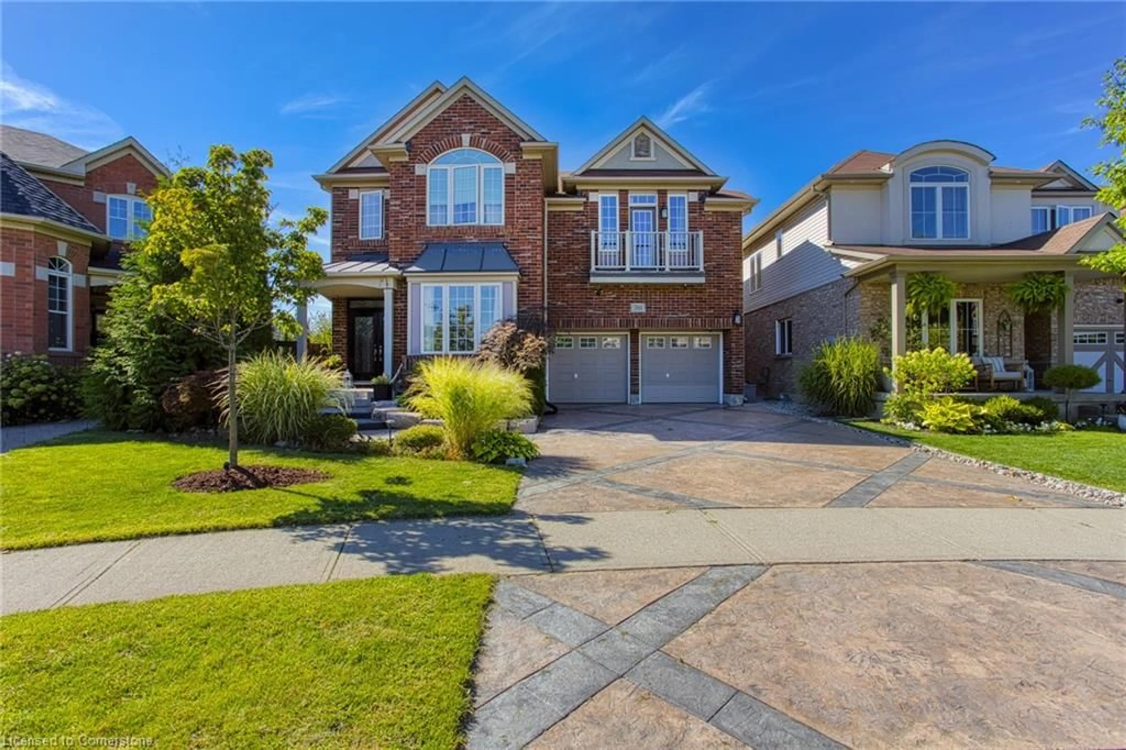 Frontside or backside of a home, the street view for 261 Montreal Cir, Stoney Creek Ontario L8E 0C6