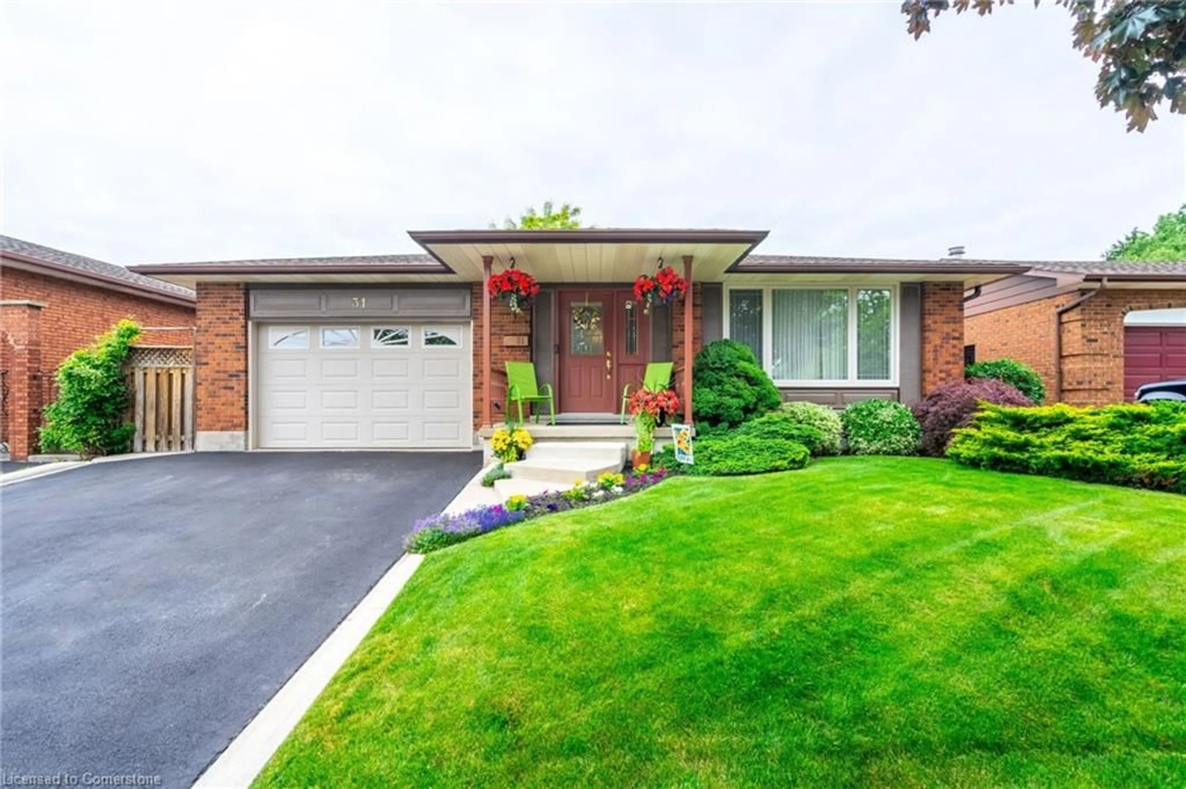 Home with brick exterior material for 31 Ackland St, Stoney Creek Ontario L8J 1H5