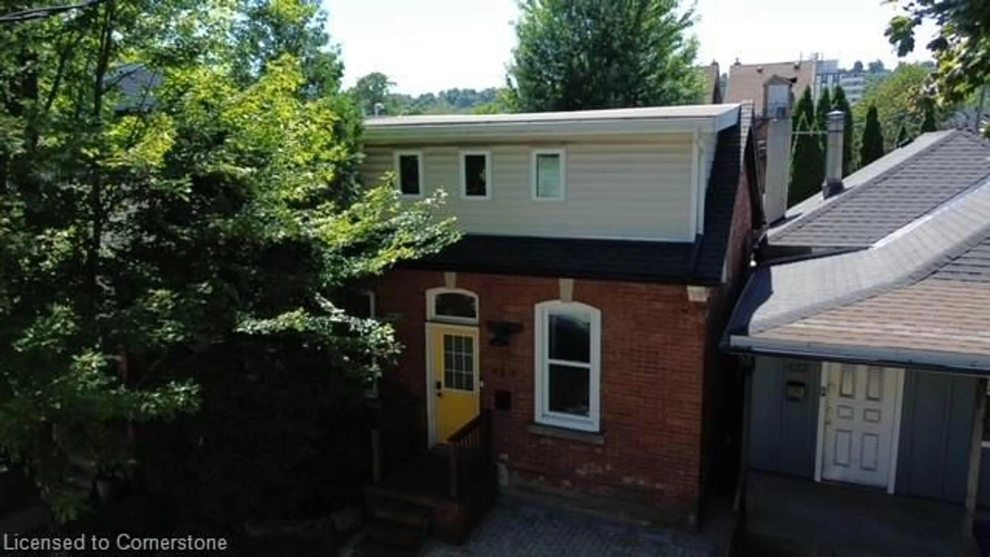 A pic from exterior of the house or condo, the front or back of building for 424 King William St, Hamilton Ontario L8L 1P7