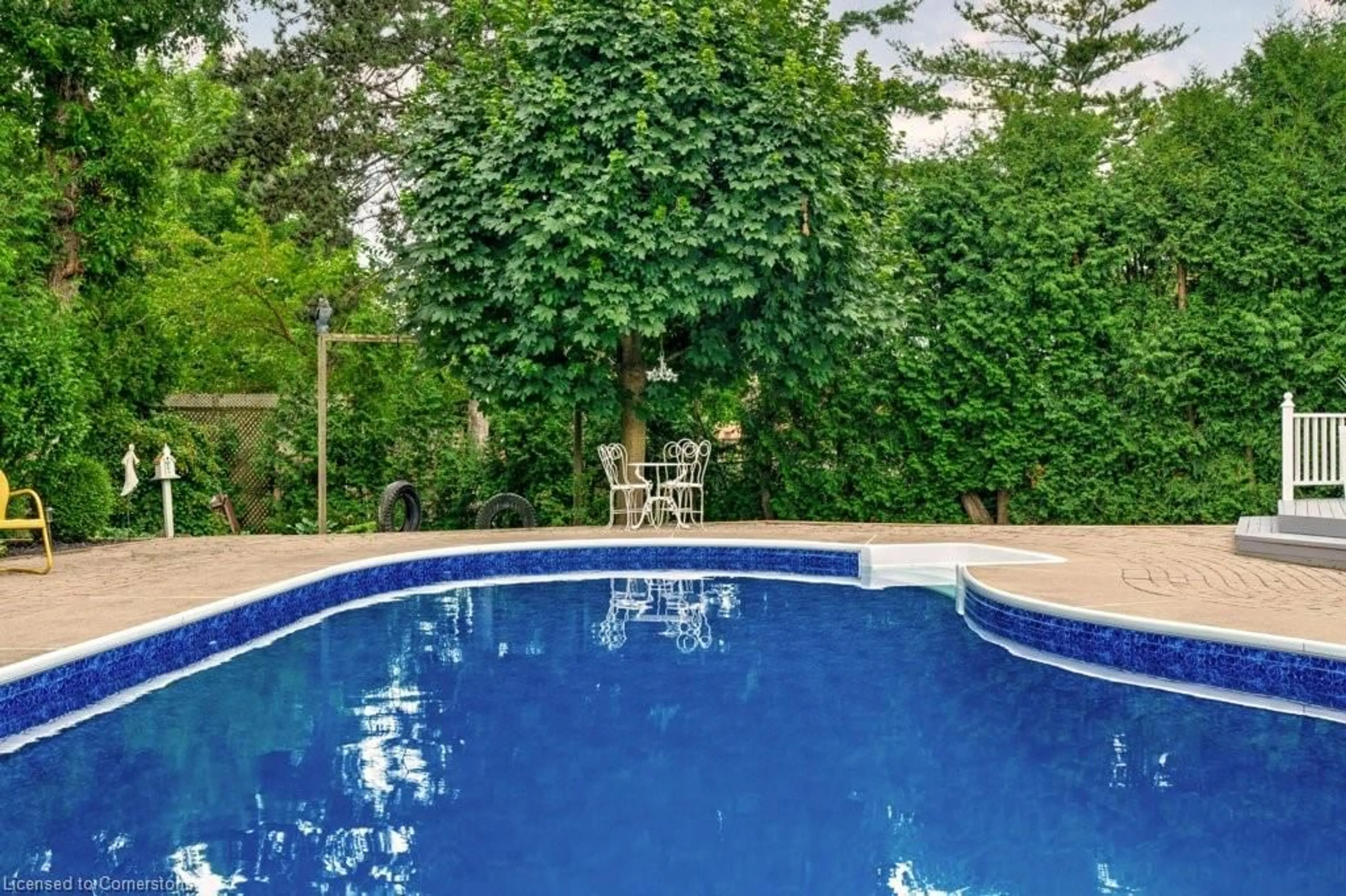 Indoor or outdoor pool for 2182 Maplewood Dr, Burlington Ontario L7R 2C5