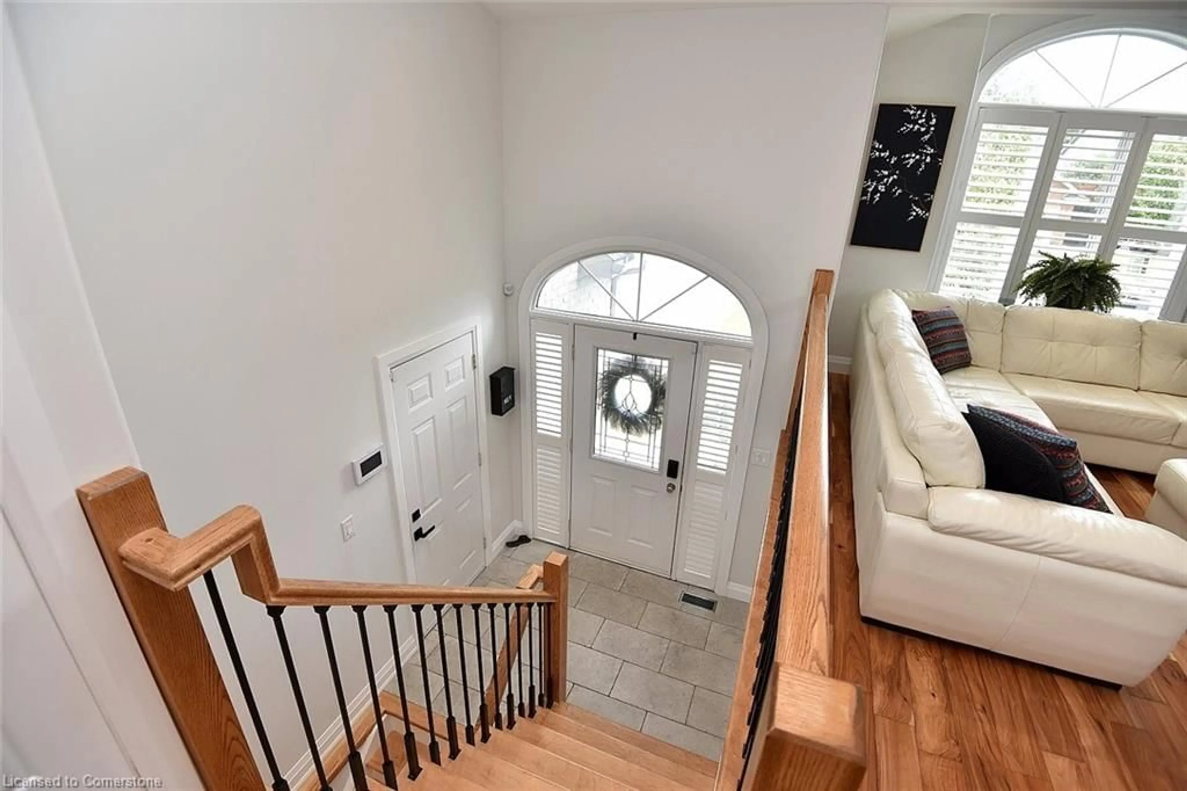 Indoor entryway, wood floors for 4491 Connell Ave, Niagara Falls Ontario L2H 3E6