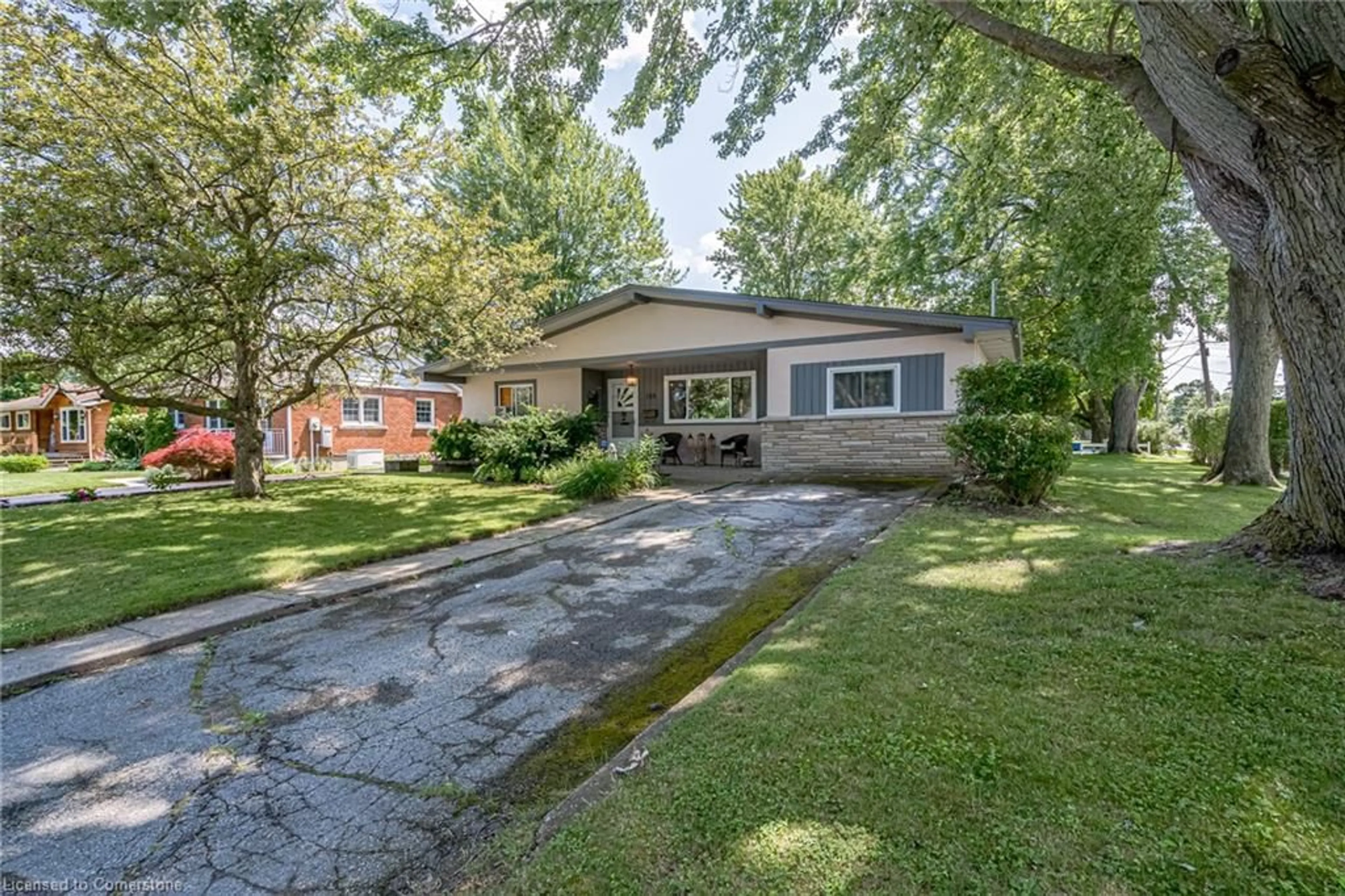 Frontside or backside of a home, cottage for 328 Fairview Ave, Dunnville Ontario N1A 1M3