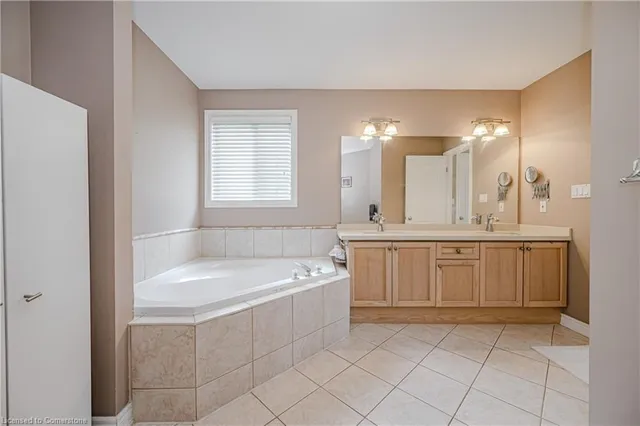 Additional property image - 76 Moorland Cres