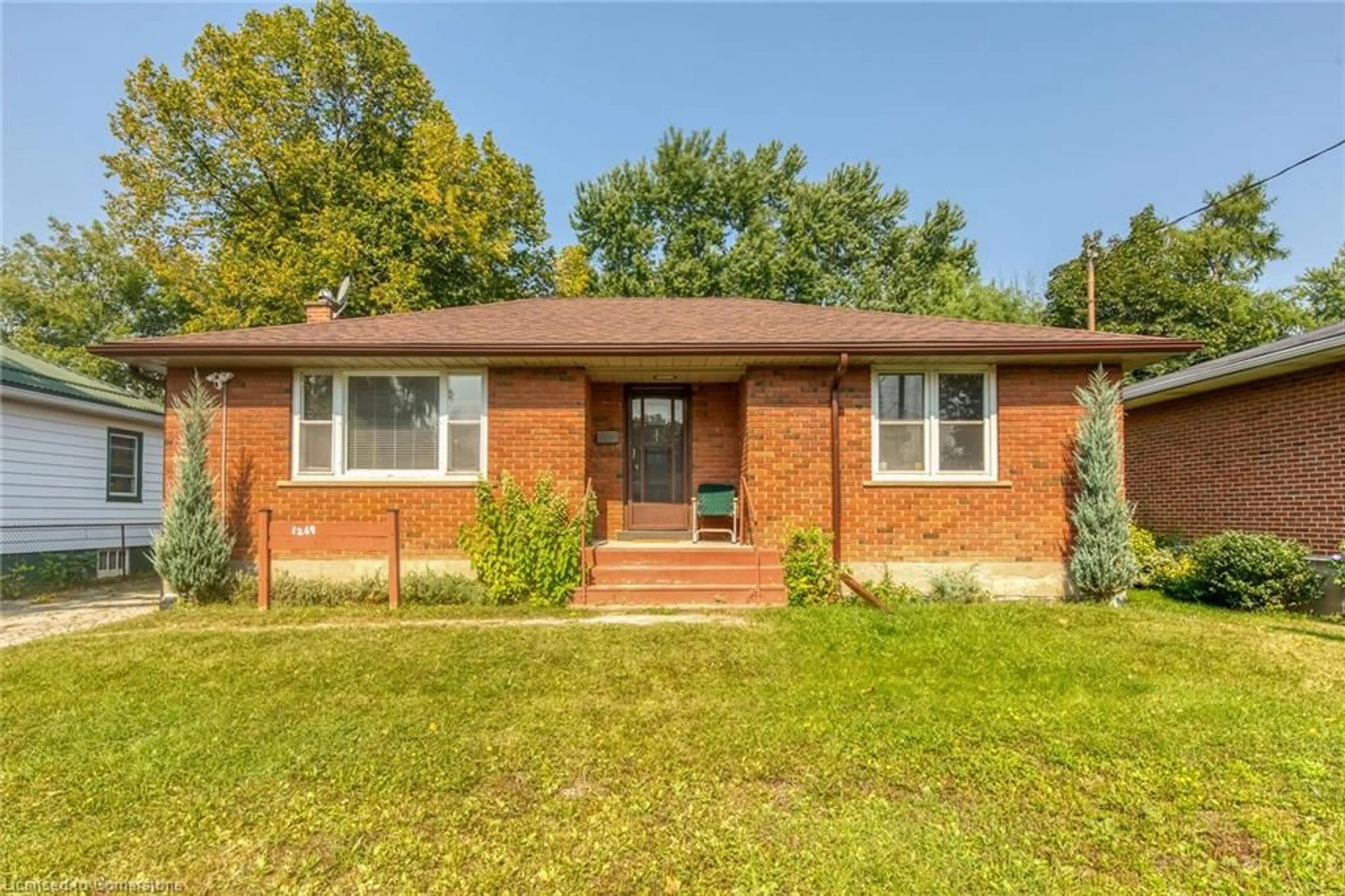 Home with brick exterior material for 1269 Leighland Rd, Burlington Ontario L7R 3S6