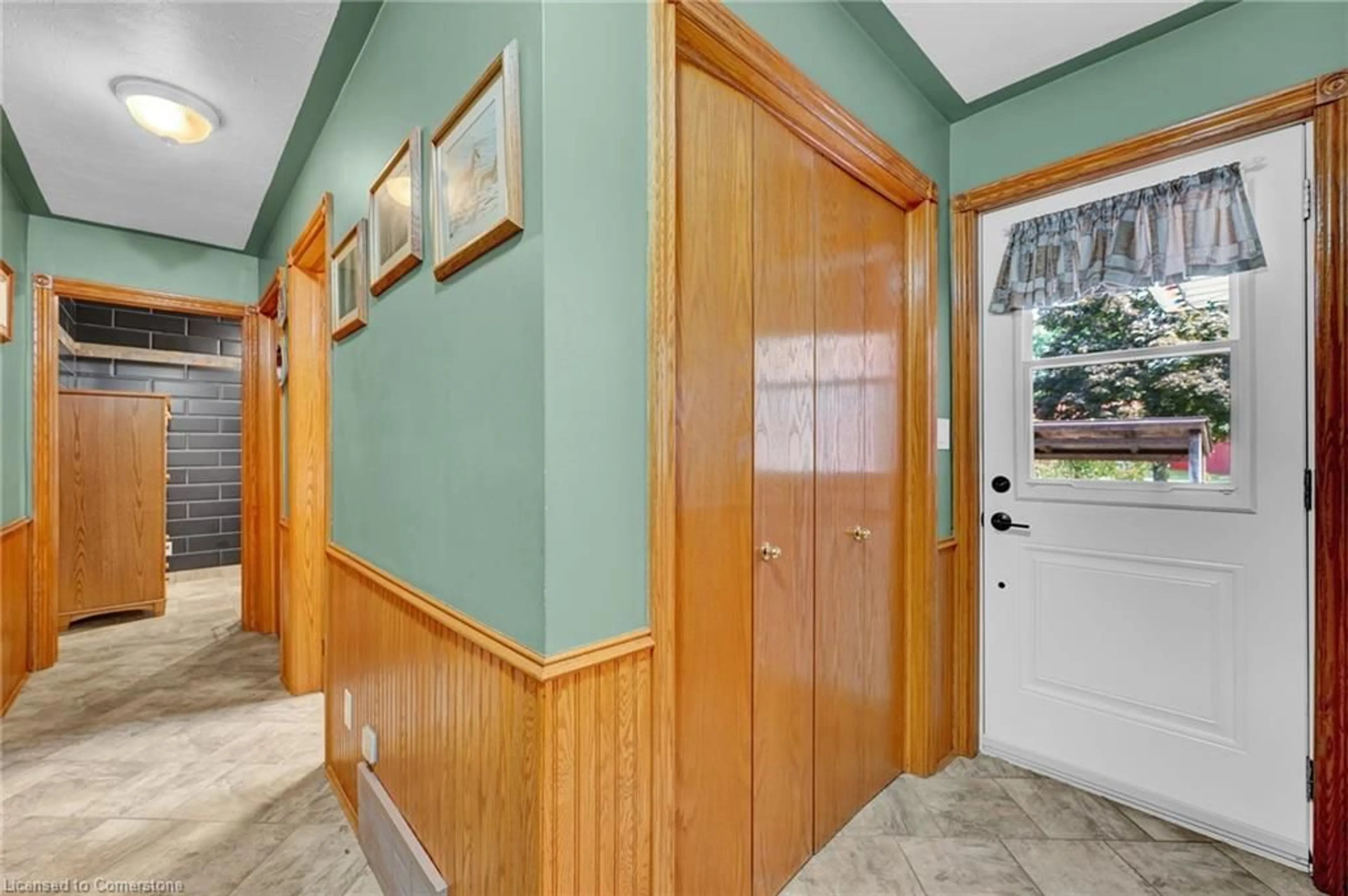 Indoor foyer for 1816 Charlotteville West Quarter Line, Charlotteville Ontario N3Y 4J9