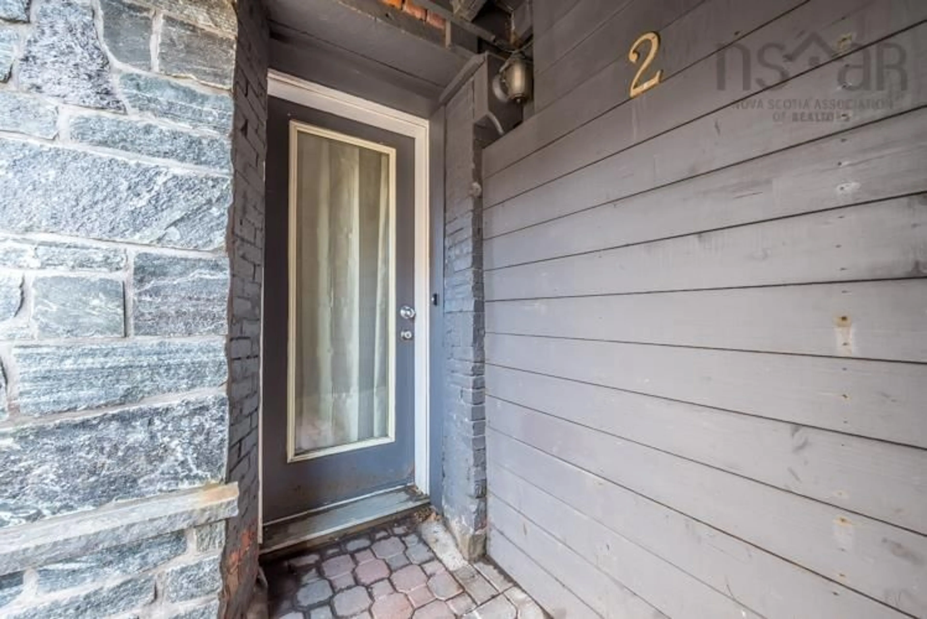 Indoor entryway for 1278 Queen St, Halifax Nova Scotia B3J 2H4