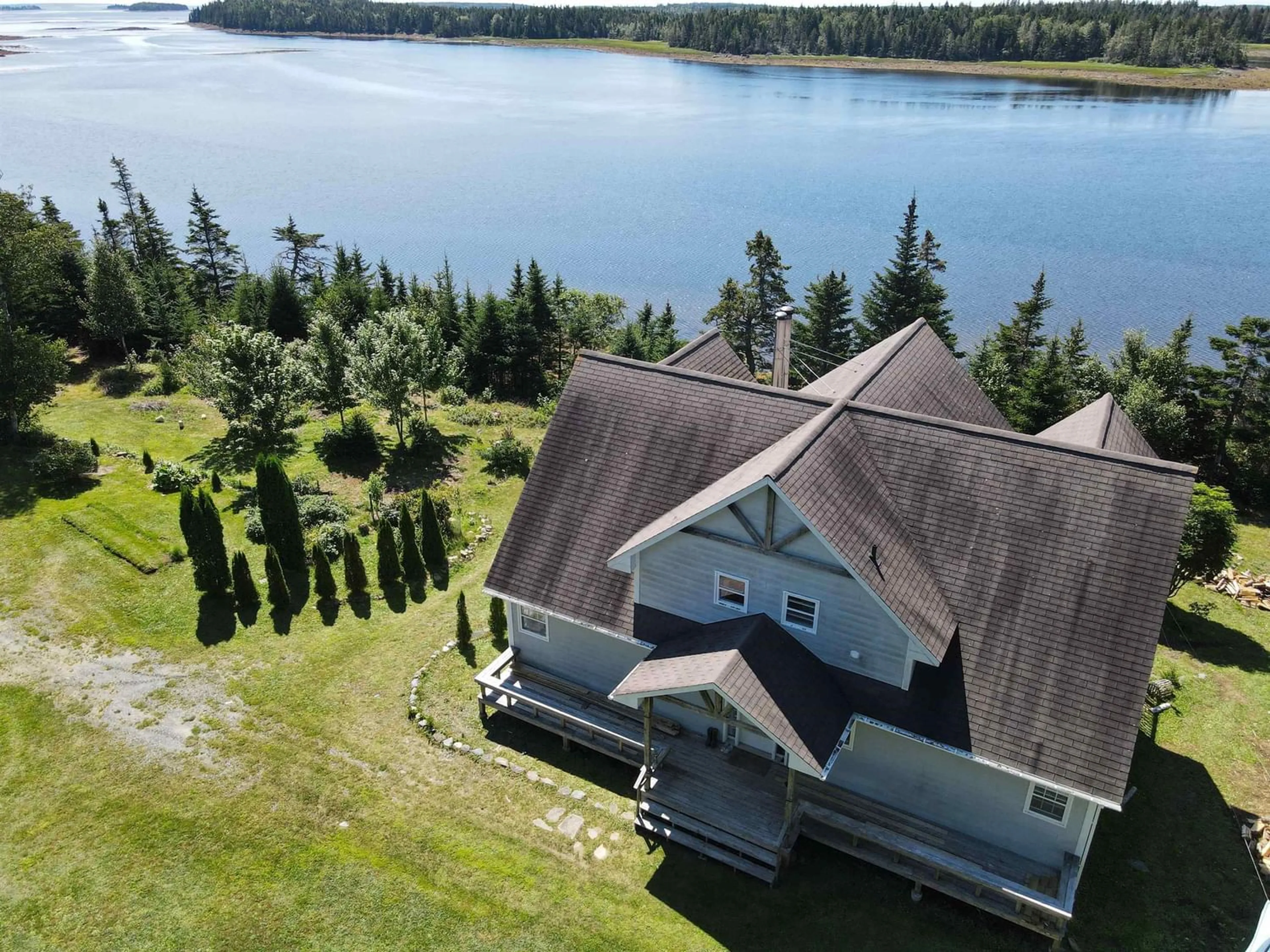 Cottage for 98 Roberts Island Dr, Roberts Island Nova Scotia B0W 1W0