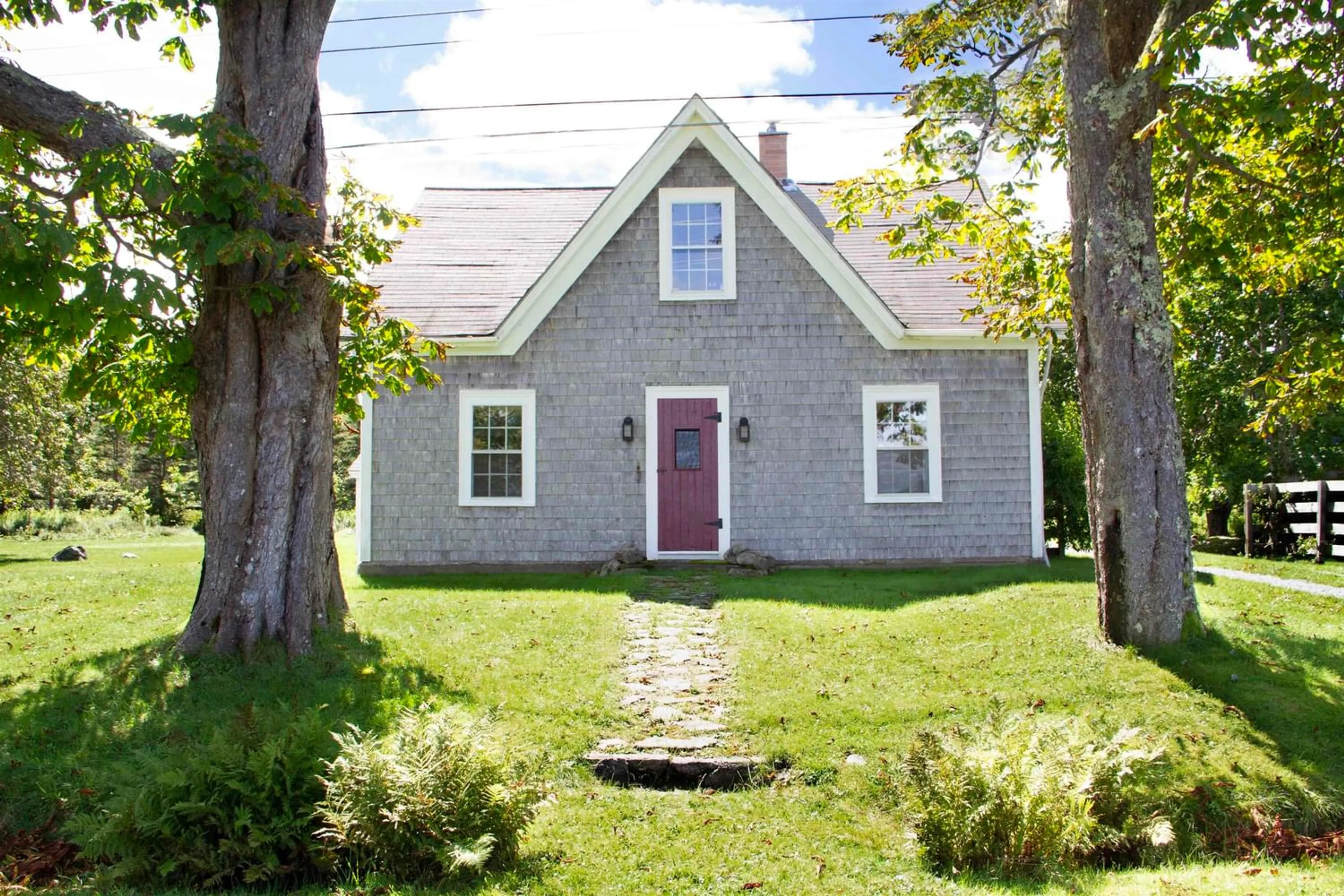 Cottage for 340 Long Cove Rd, Port Medway Nova Scotia B0J 2T0