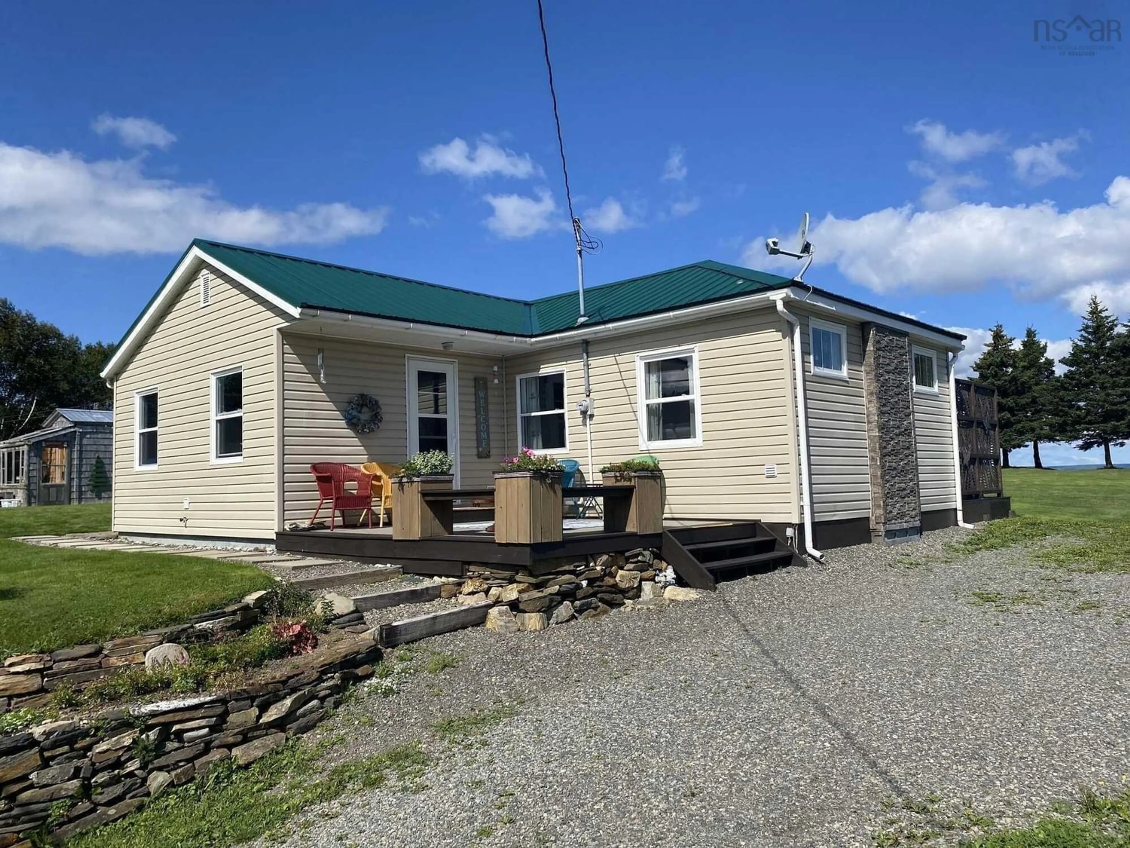 Cottage for 5322 Ns-16, Queensport Nova Scotia B0H 1N0