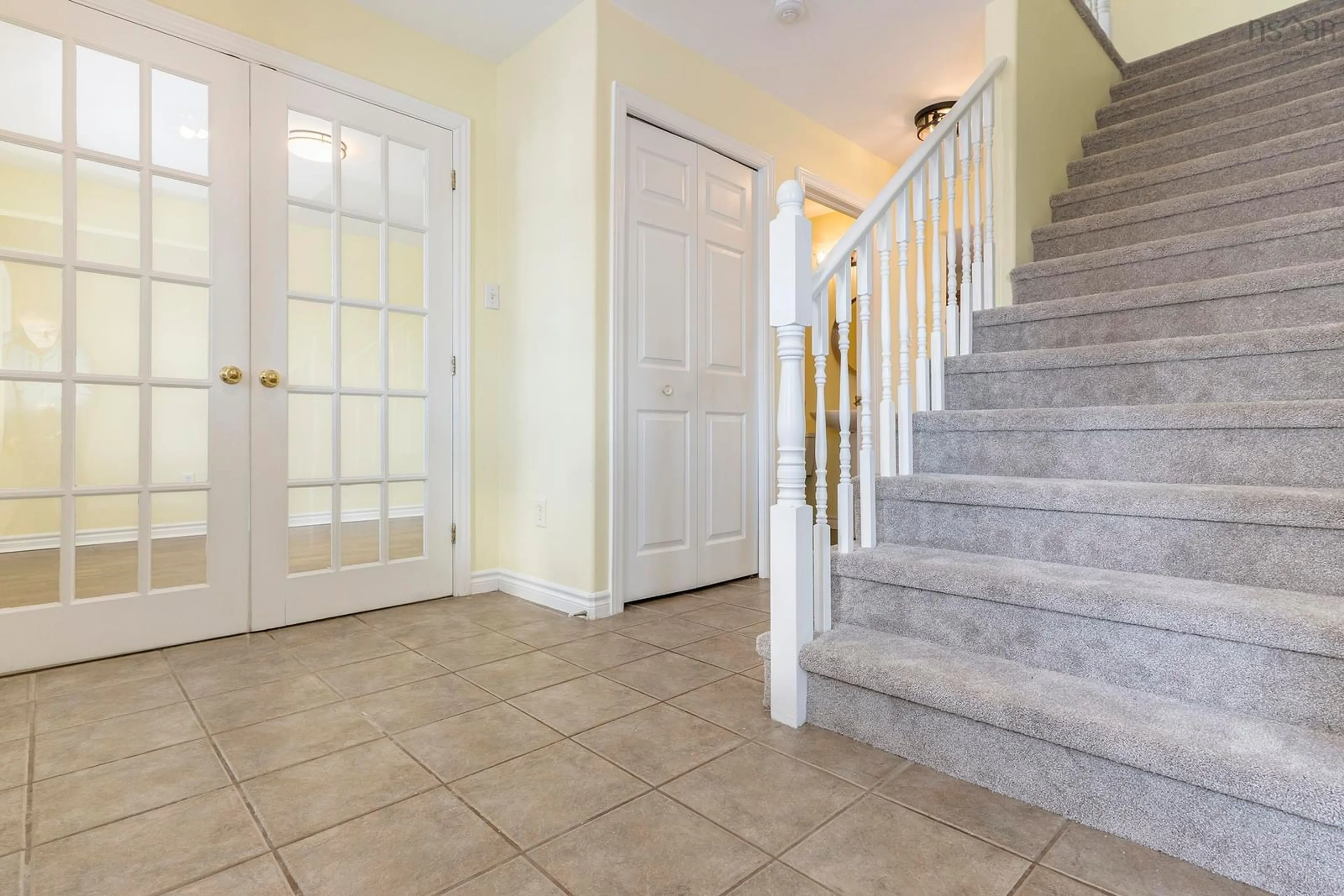 Indoor foyer for 20 Quindora Cres, Westphal Nova Scotia B2W 6G3