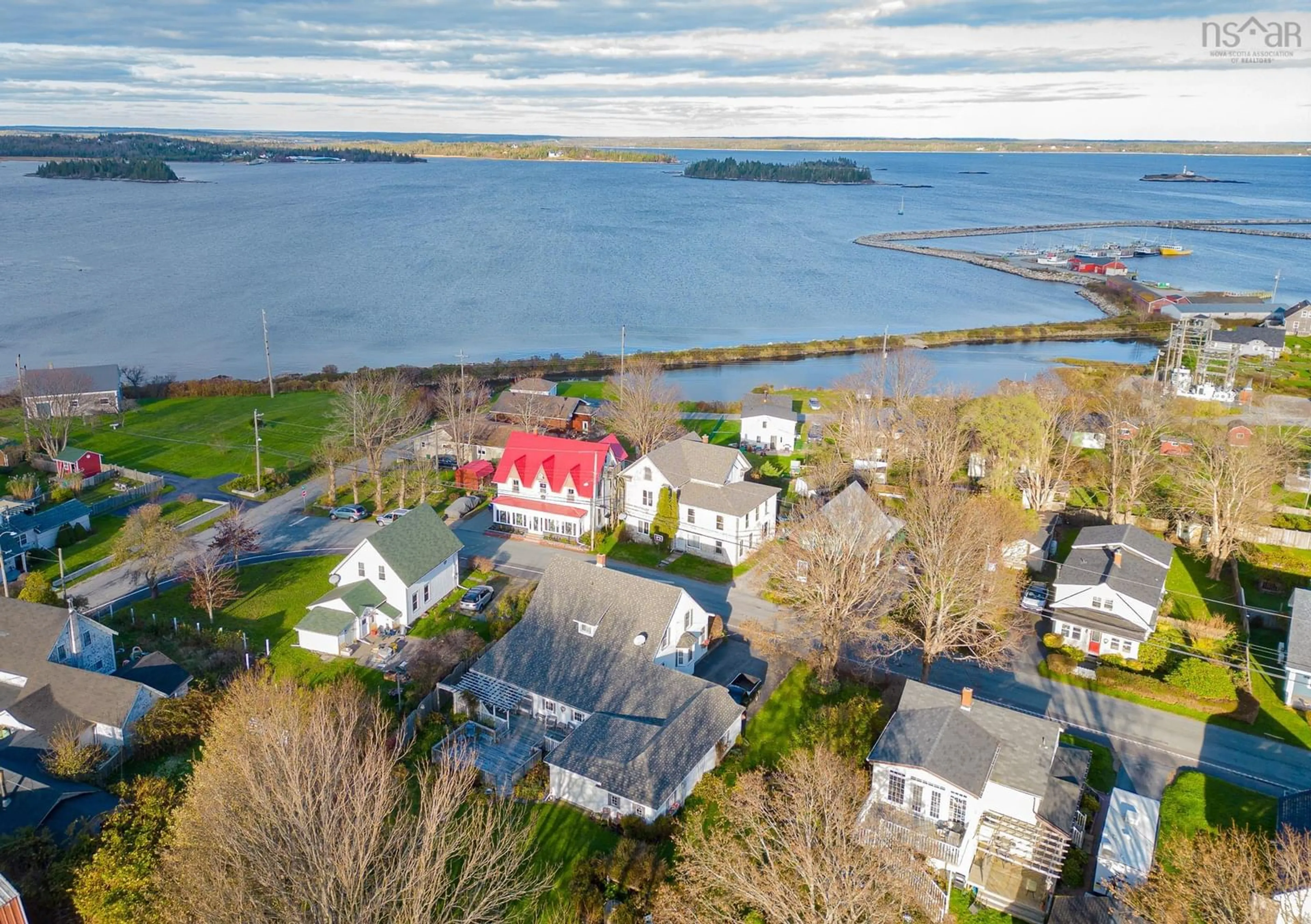 Lakeview for 129 Hall St, Lockeport Nova Scotia B0T 1L0