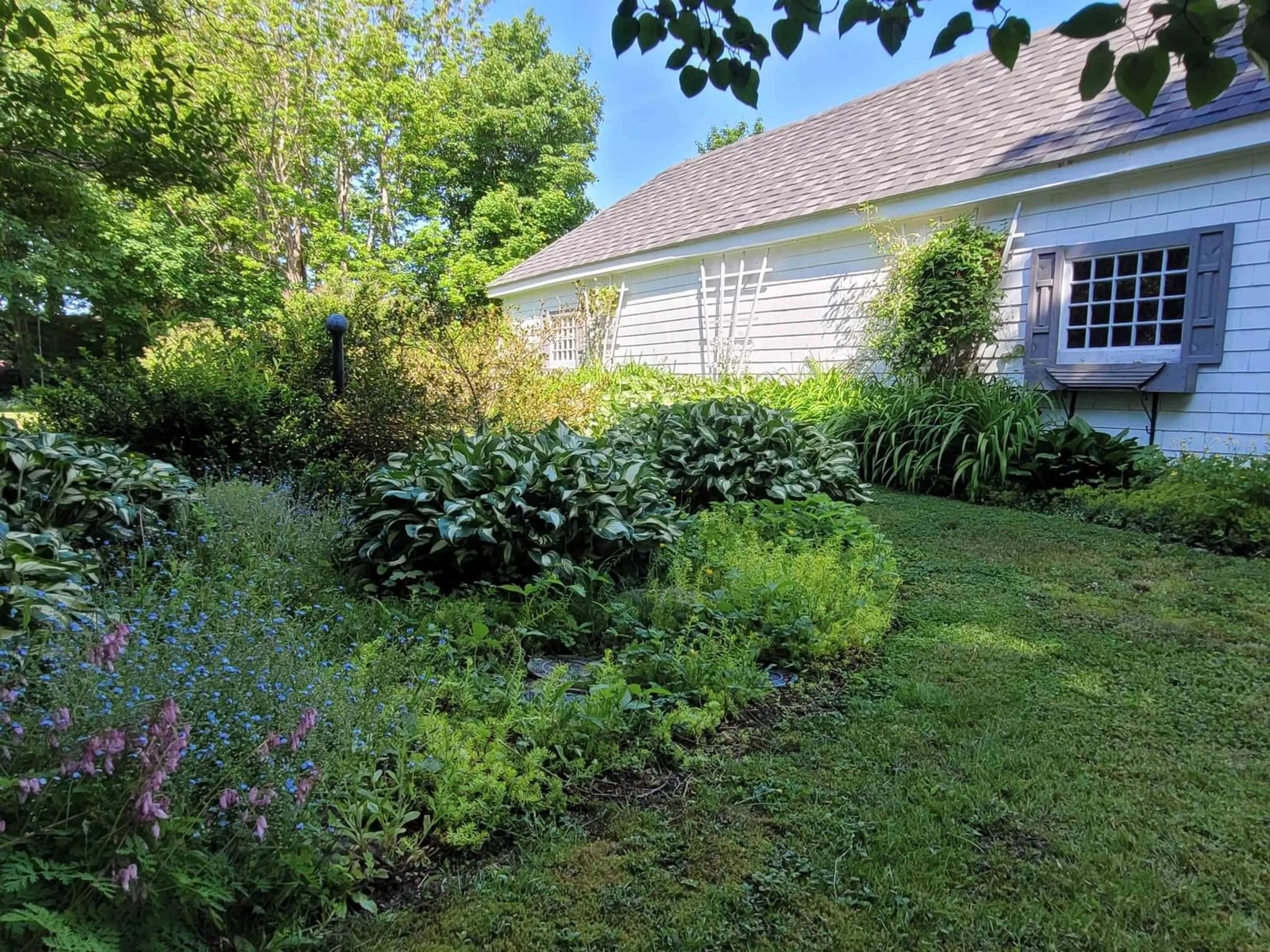 Cottage for 129 Hall St, Lockeport Nova Scotia B0T 1L0