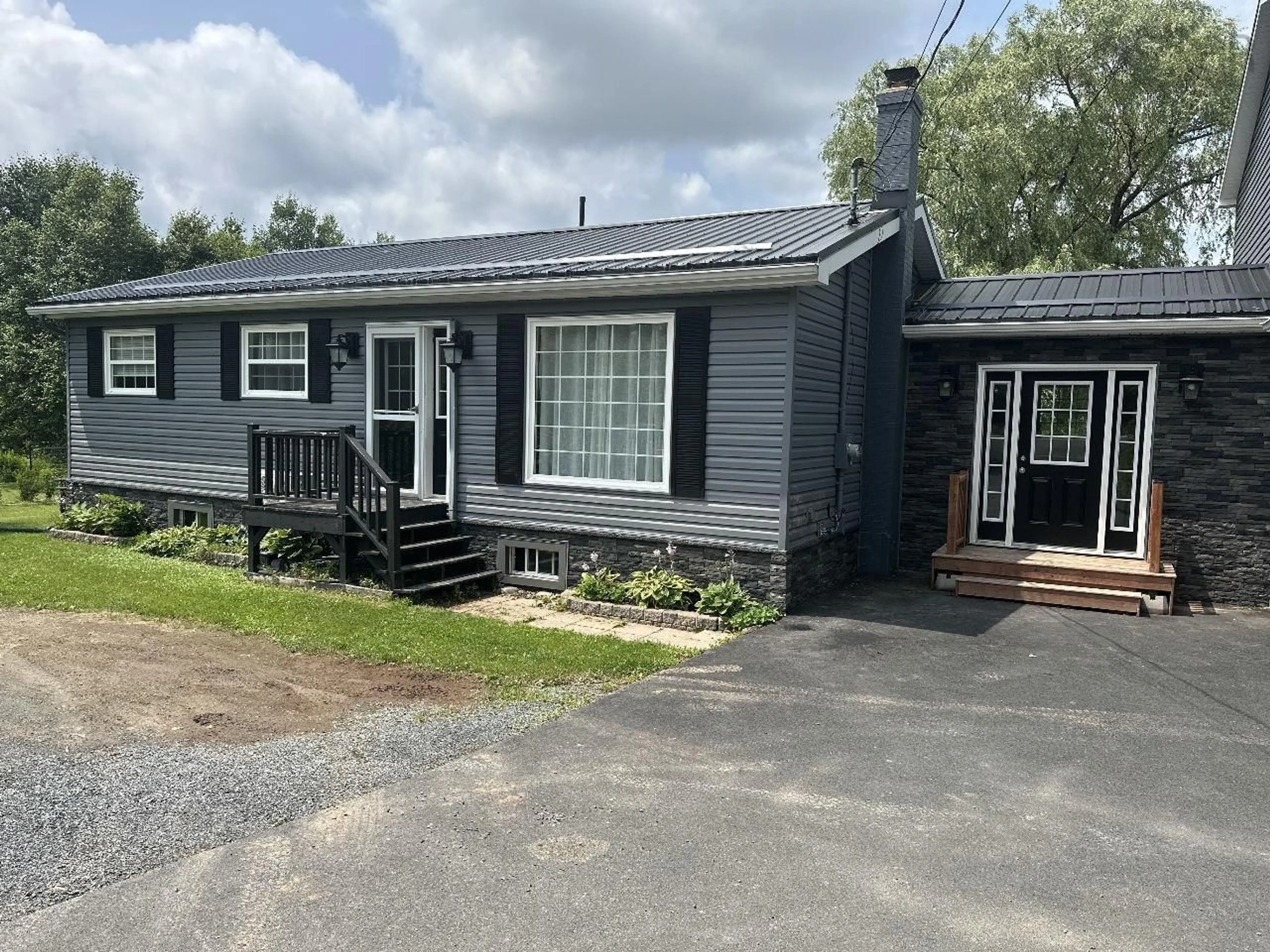 Home with vinyl exterior material for 4149 236 Hwy, Kennetcook Nova Scotia B0N 1P0