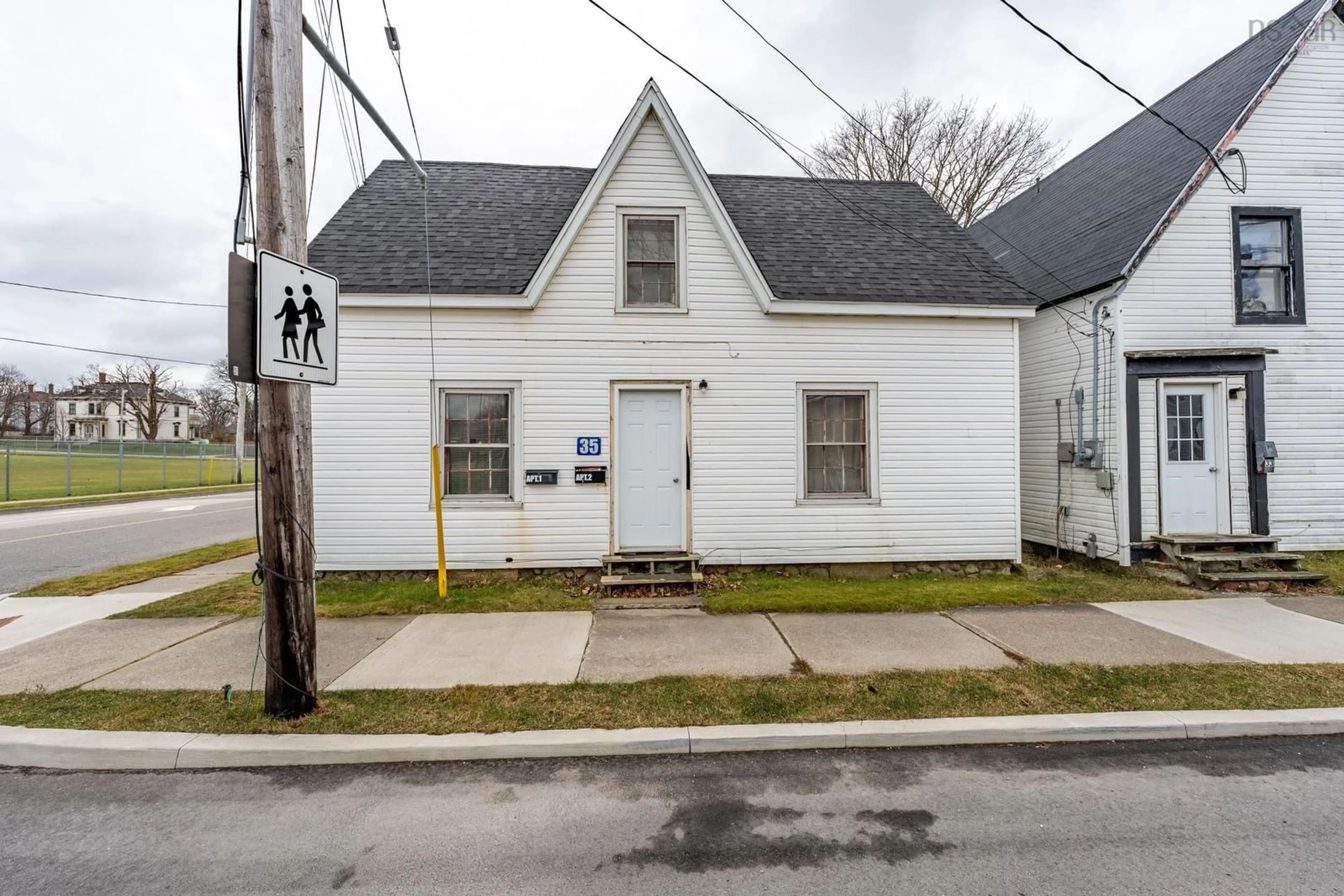 Outside view for 35 Parade St, Yarmouth Nova Scotia B5A 3B3