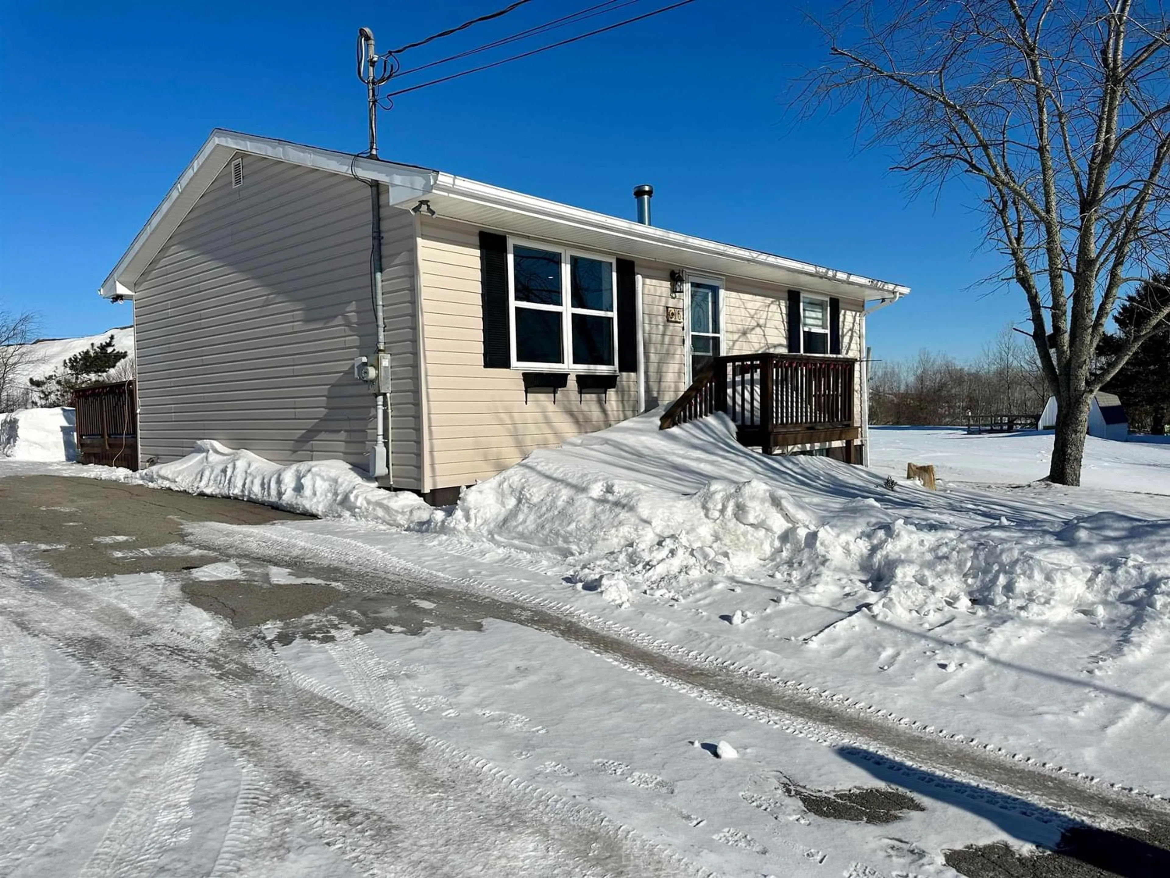 Home with unknown exterior material for 16 Brown Row, Stellarton Nova Scotia B0K 1S0