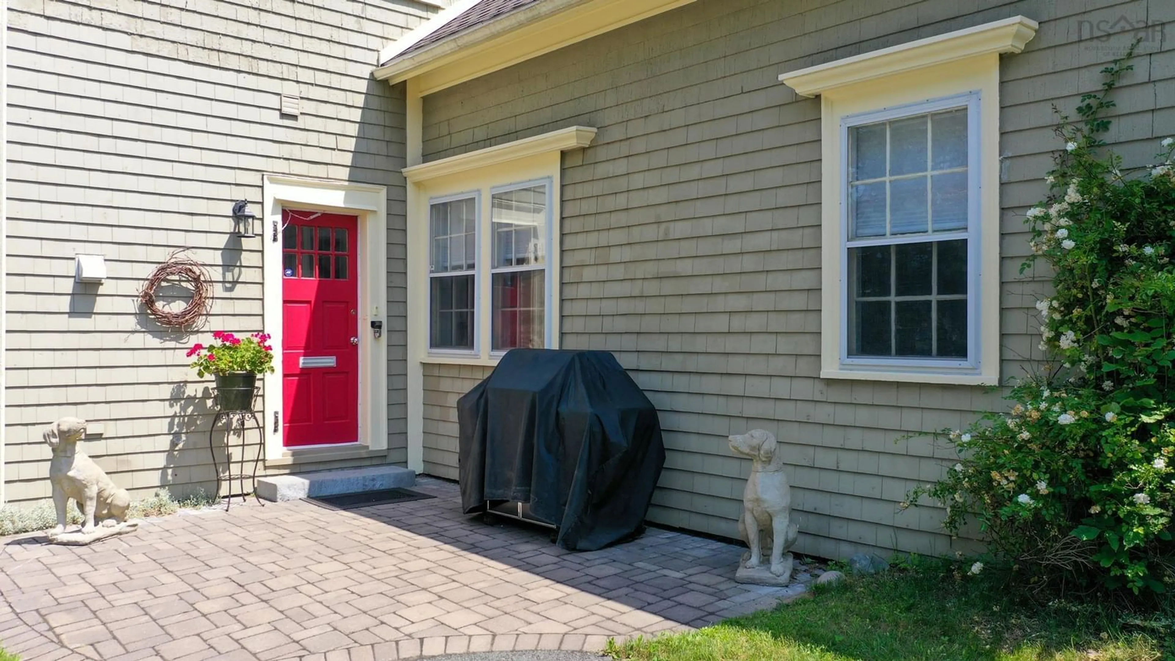 Patio for 572 Main Street, Mahone Bay Nova Scotia B0J 2E0