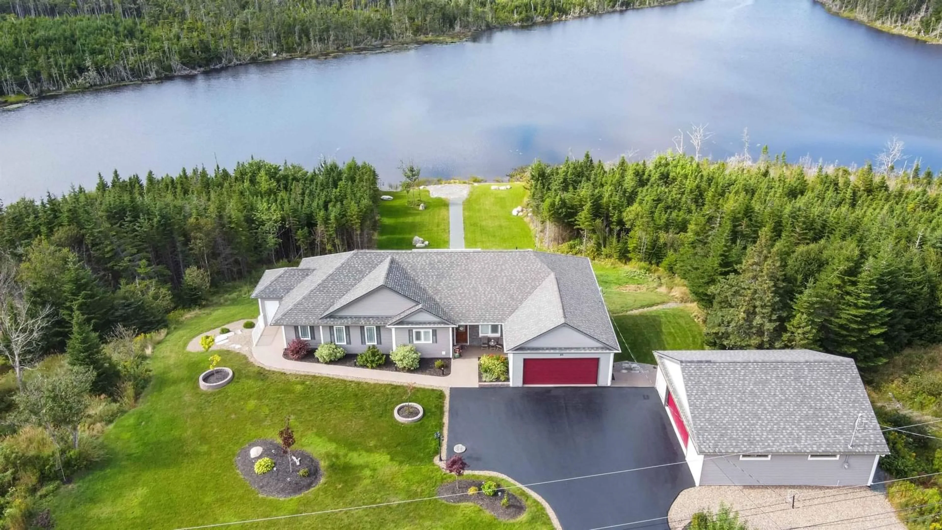 Cottage for 85 Oceanic Dr, East Lawrencetown Nova Scotia B2Z 1T6