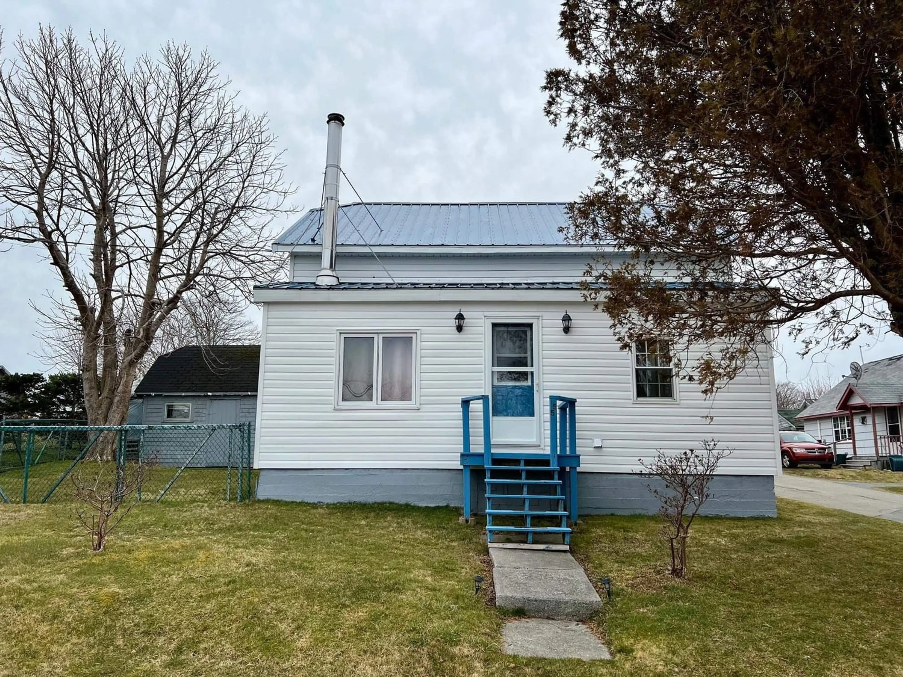 Cottage for 55 North St, Lockeport Nova Scotia B0T 1L0