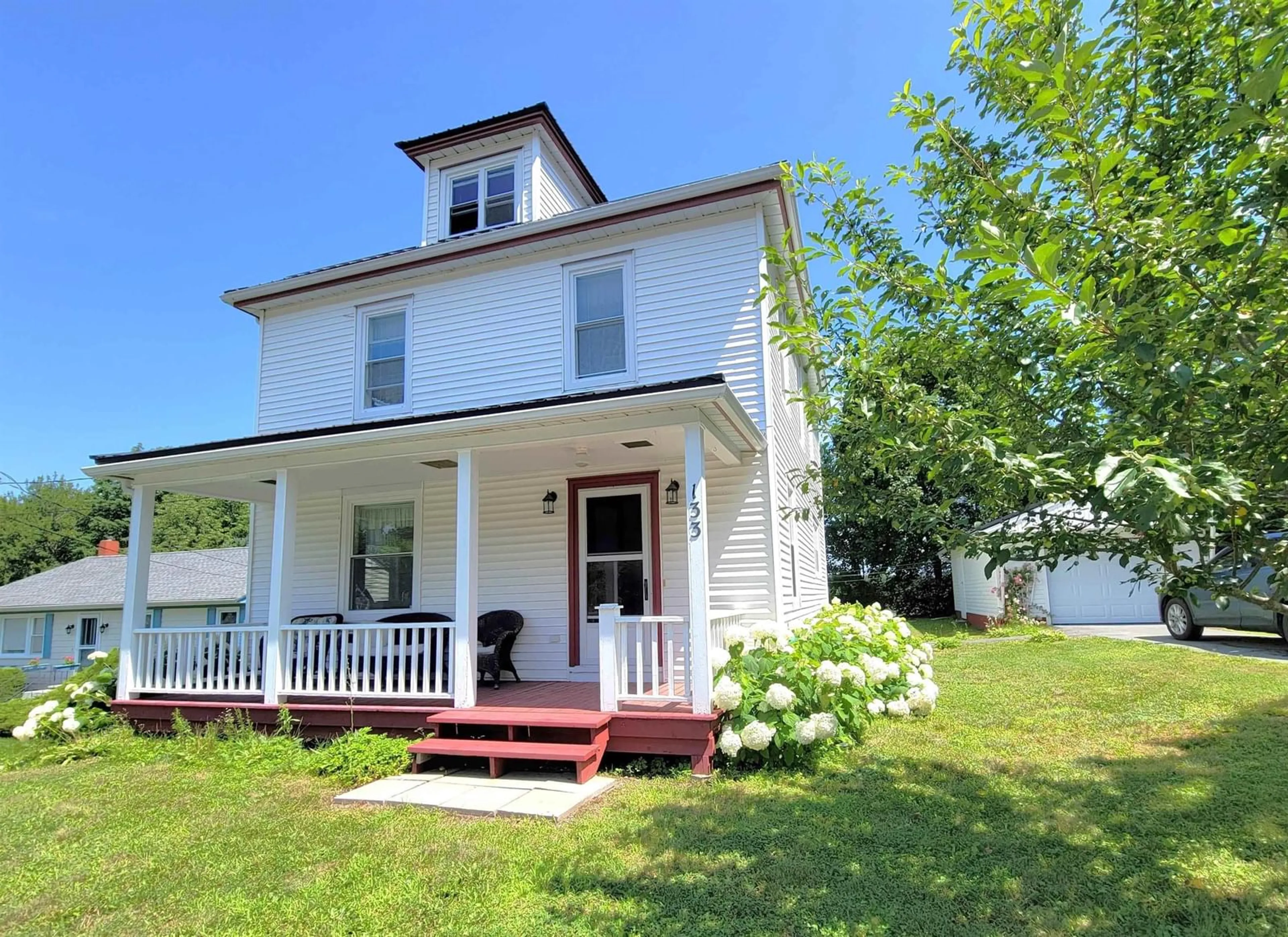 Frontside or backside of a home for 133 Pleasant St, Mahone Bay Nova Scotia B0J 2E0