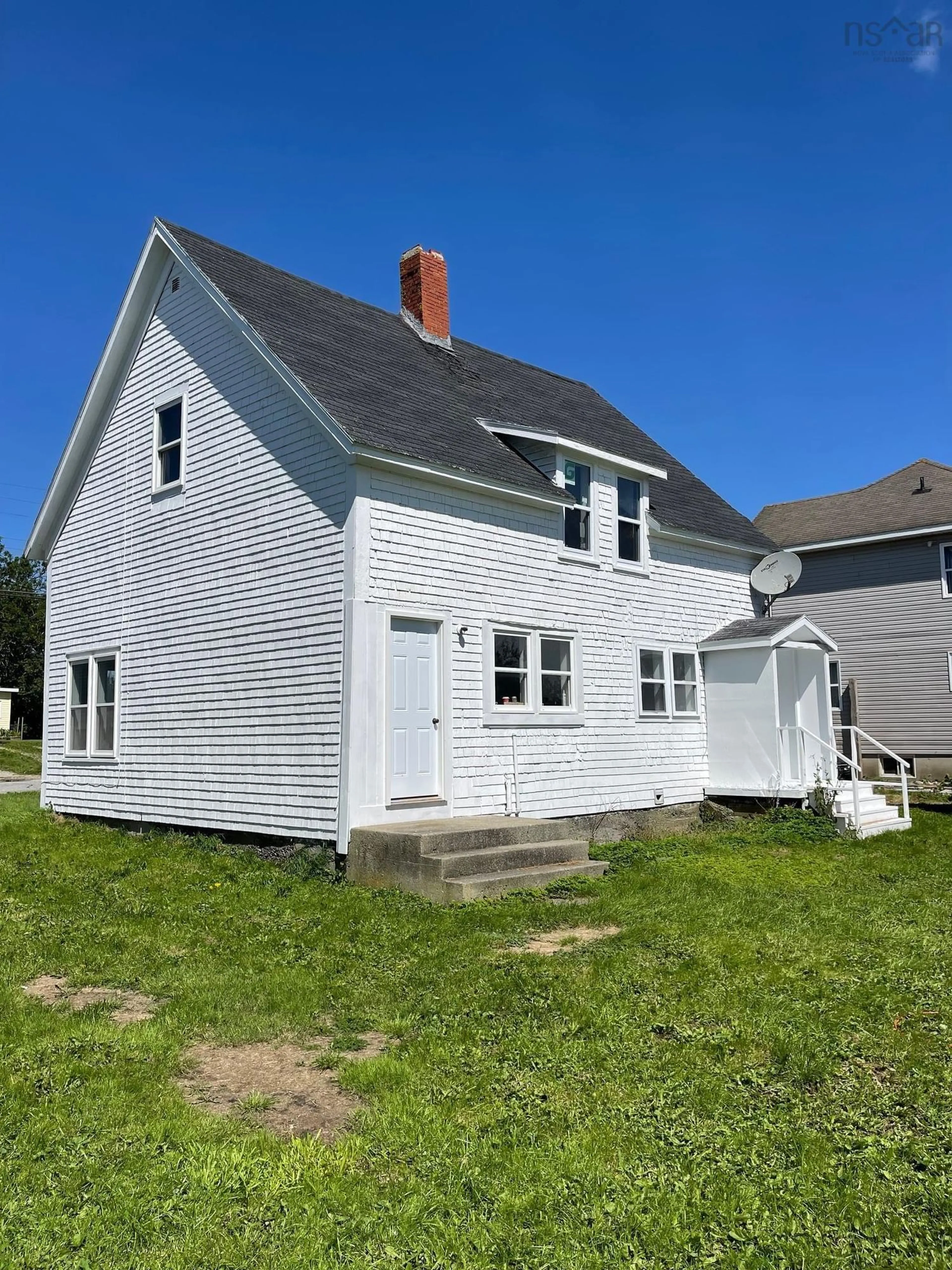 Frontside or backside of a home for 5 Kempt St, Yarmouth Nova Scotia B5A 3Z8