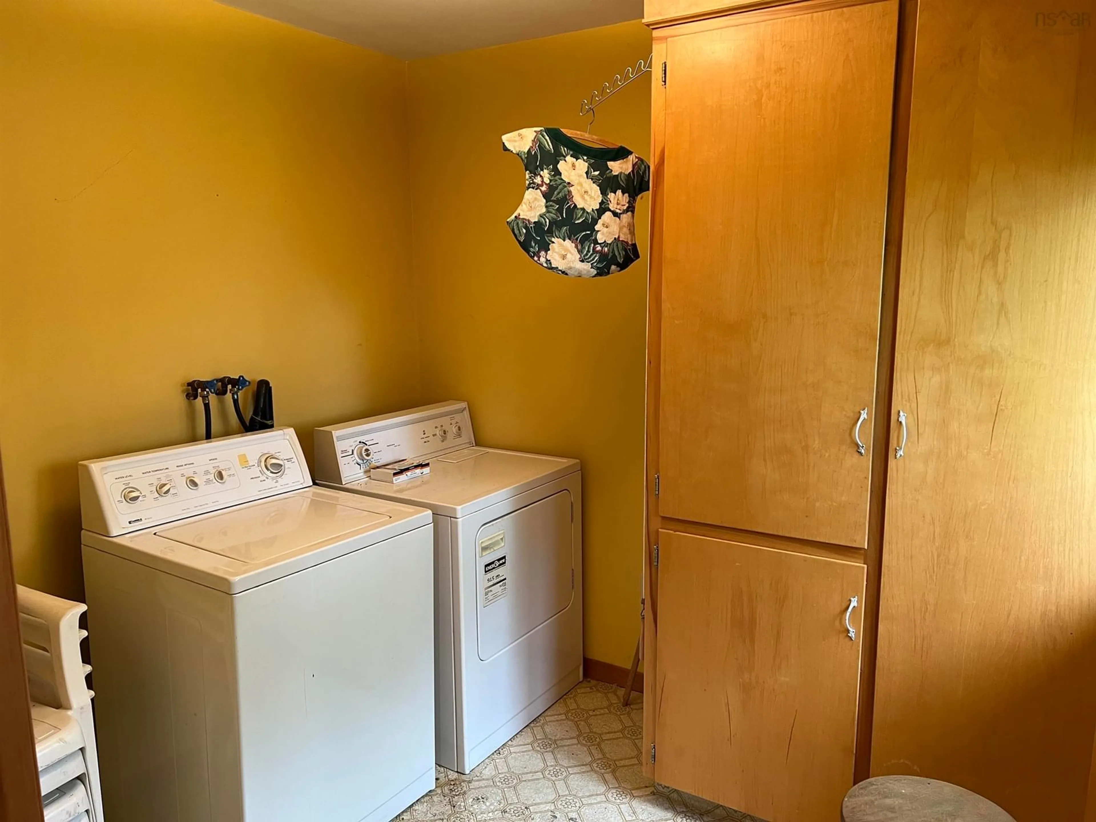 Laundry room for 355 Pleasant St, Yarmouth Nova Scotia B5A 2K9