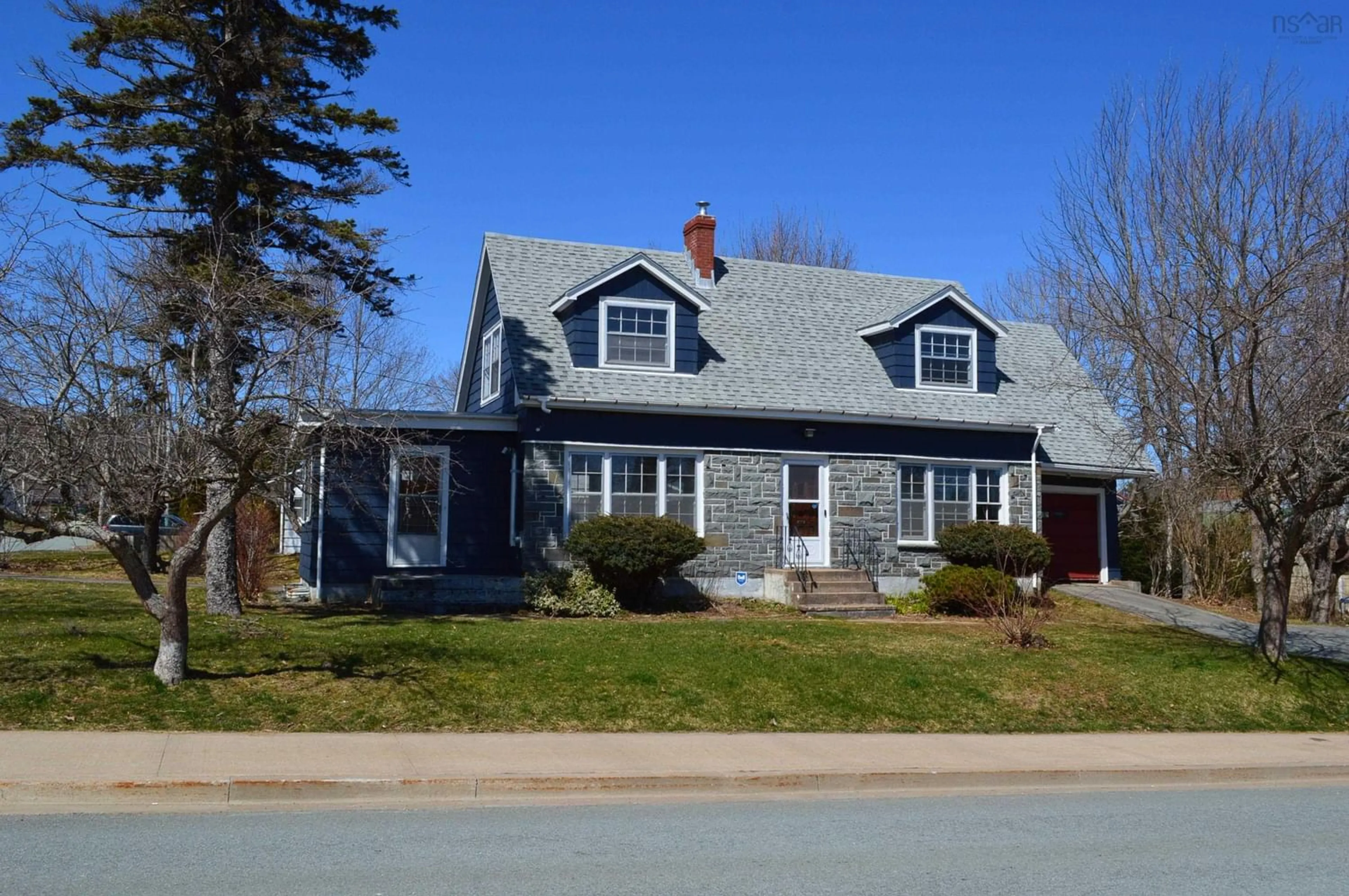 Frontside or backside of a home for 114 Dominion St, Bridgewater Nova Scotia B4V 2K3
