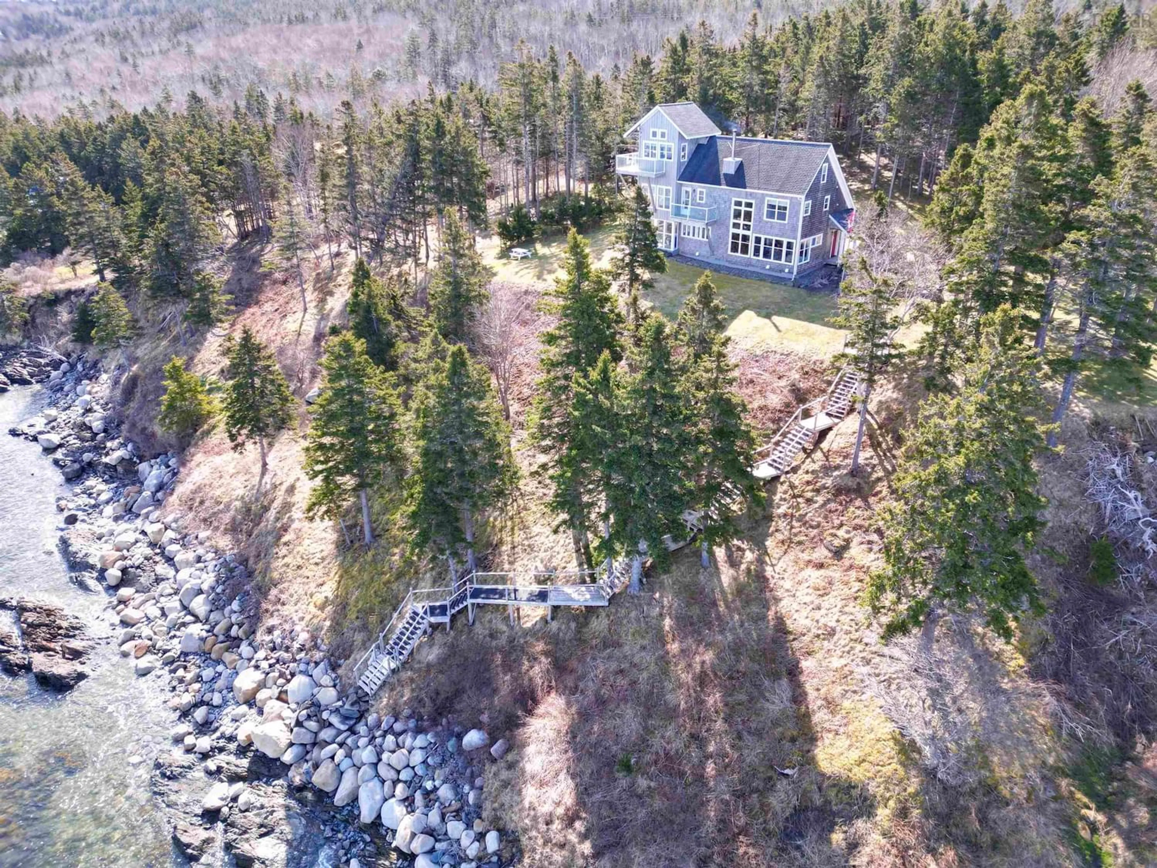 Cottage for 6950 Highway16, Halfway Cove Nova Scotia B0H 1N0