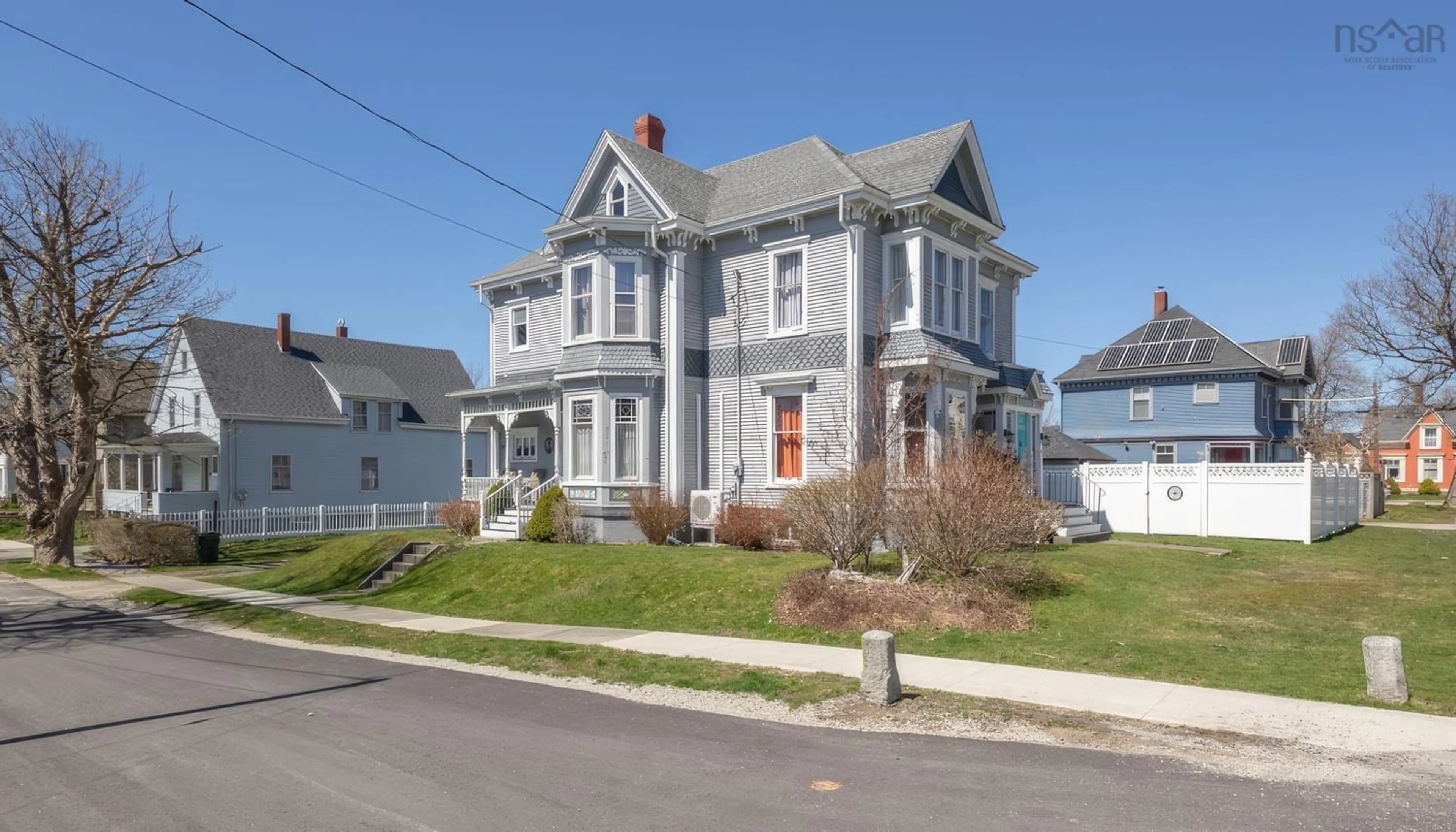 Frontside or backside of a home, the street view for 52 Park St, Yarmouth Nova Scotia B5A 2A8