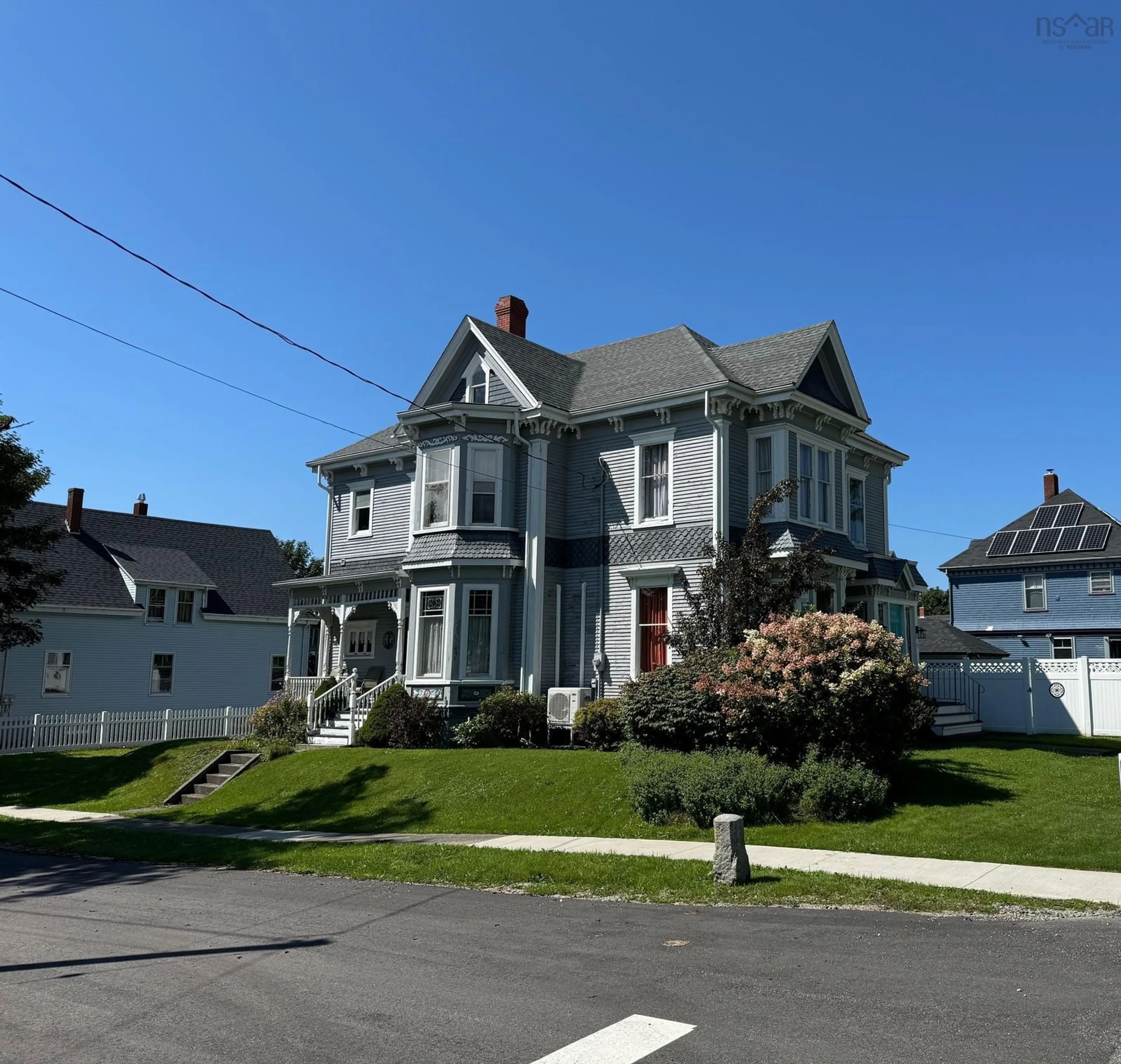 Frontside or backside of a home, the street view for 52 Park St, Yarmouth Nova Scotia B5A 2A8