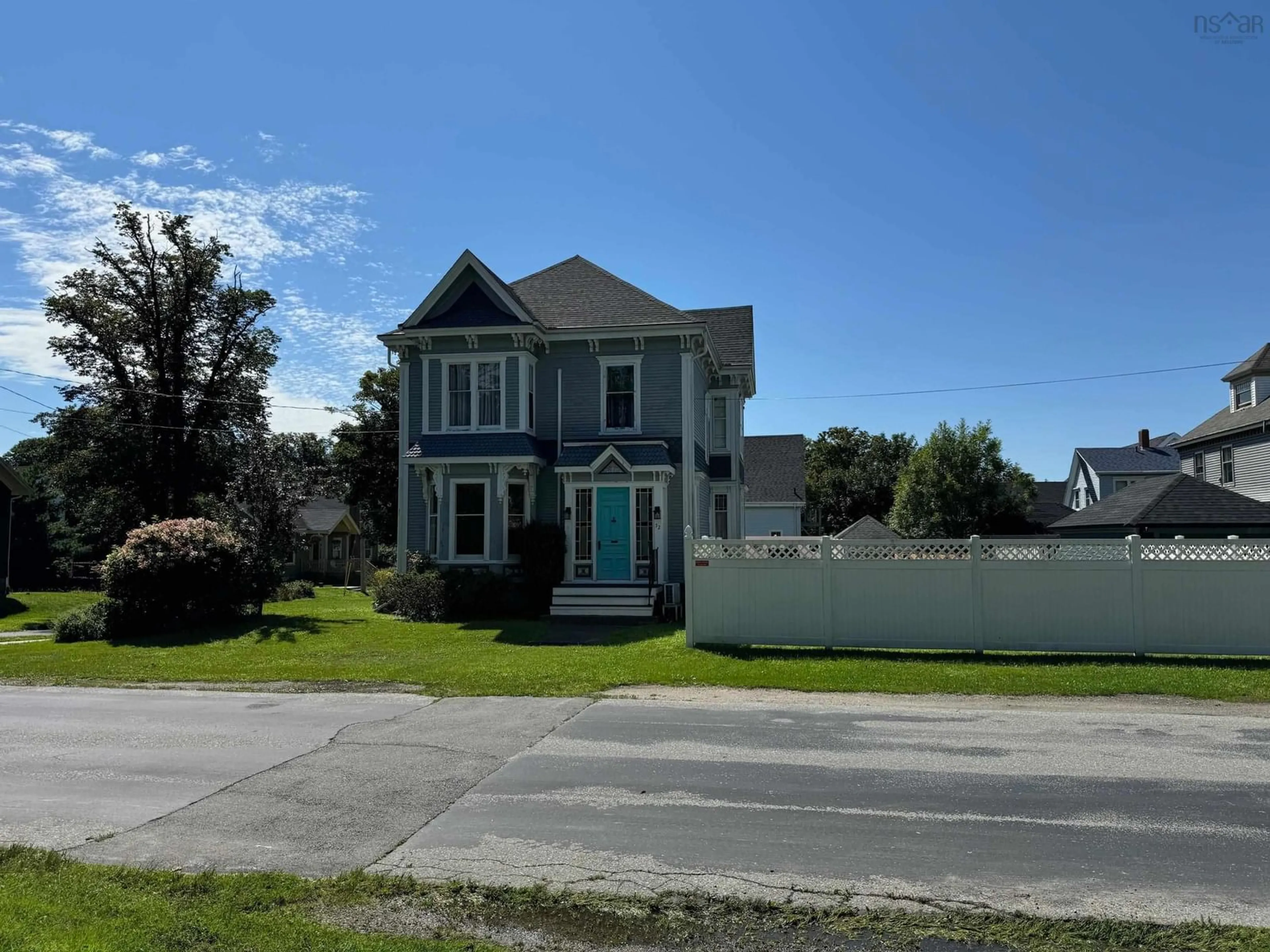 Frontside or backside of a home, the street view for 52 Park St, Yarmouth Nova Scotia B5A 2A8