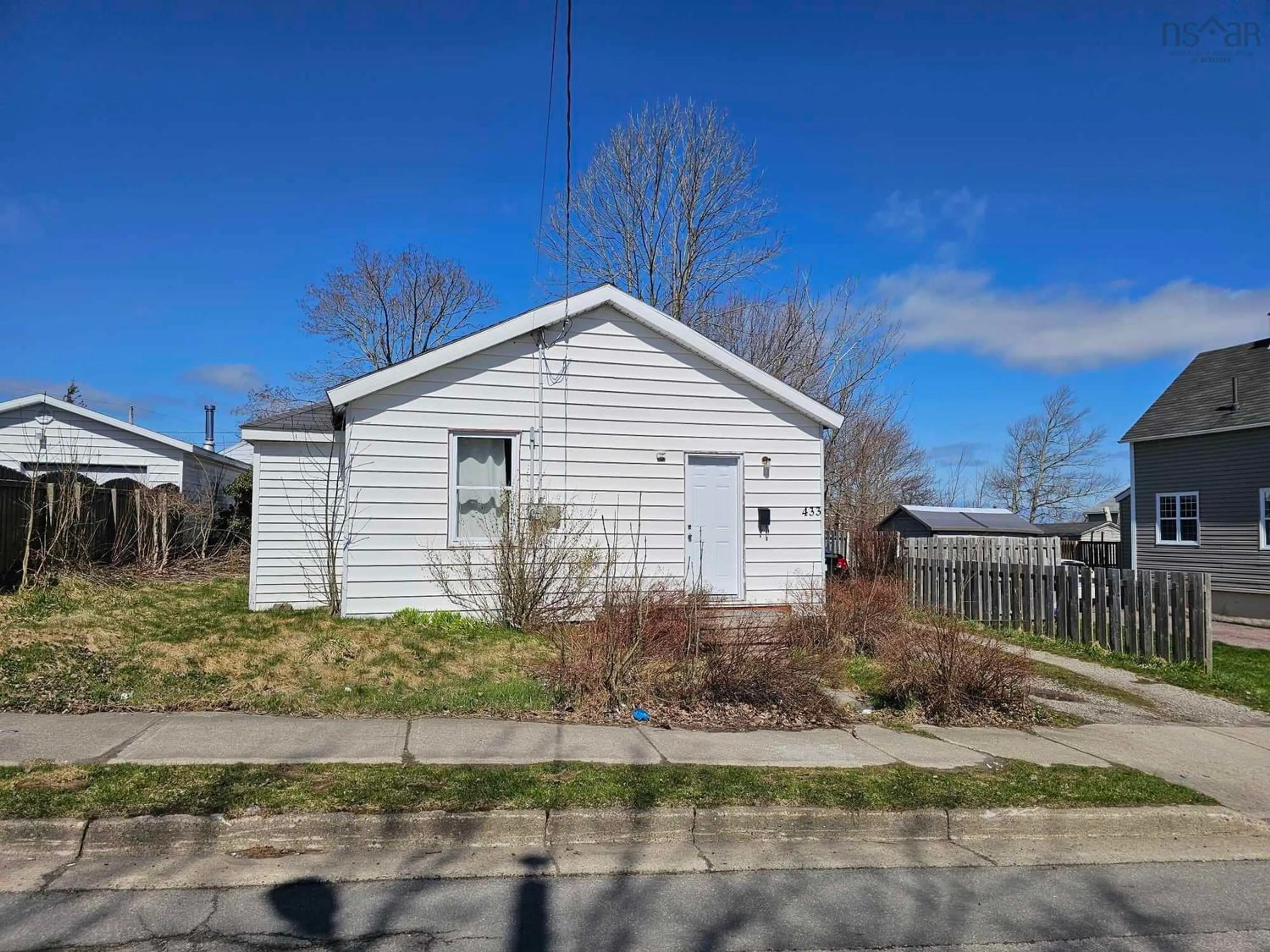 Frontside or backside of a home for 433 St. Peters Rd, Sydney Nova Scotia B1P 4R7