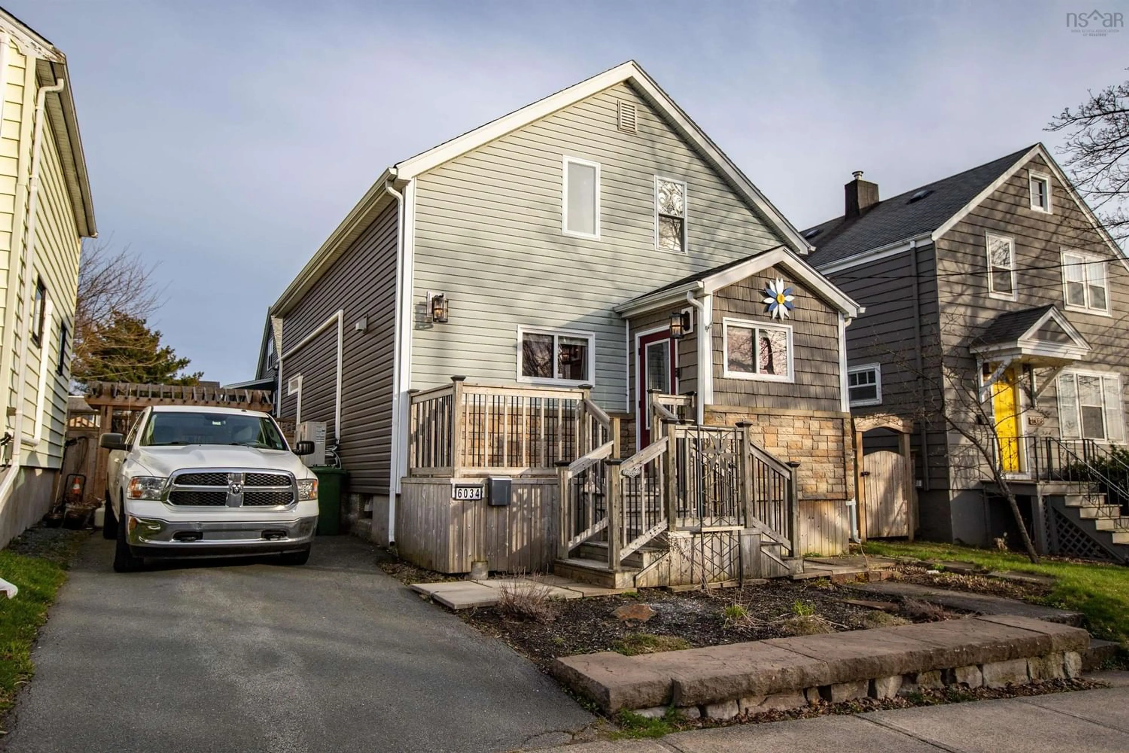 Frontside or backside of a home for 6034 Leeds St, Halifax Nova Scotia B3K 2T5