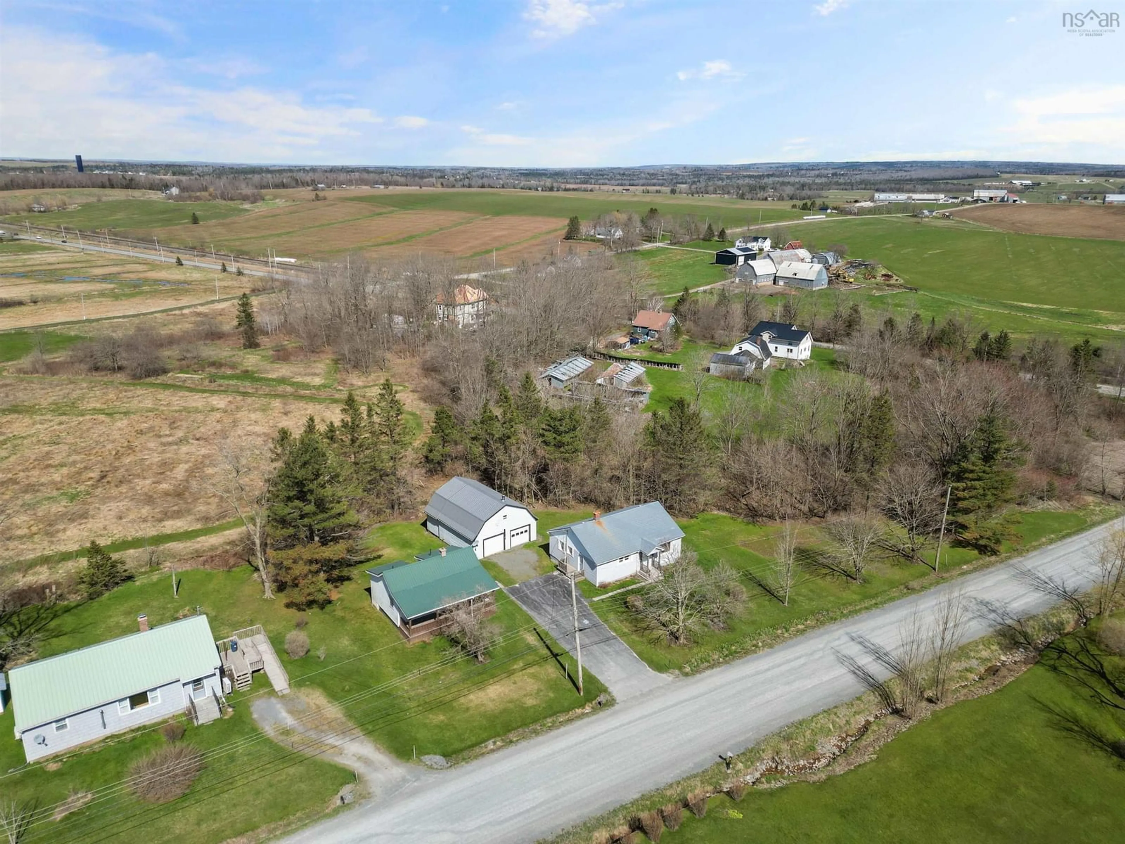 Cottage for 17 Crombe Rd, Shubenacadie Nova Scotia B0N 2H0