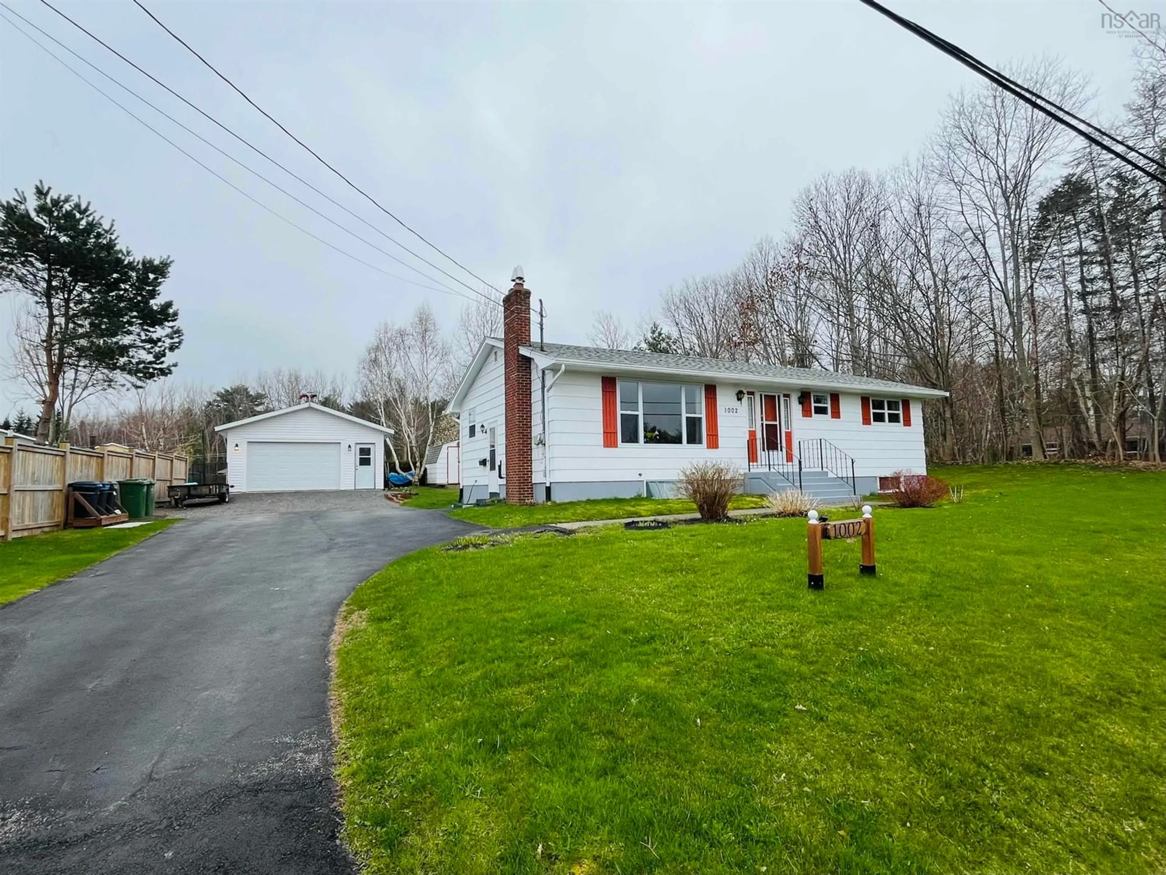 Frontside or backside of a home for 1002 Green St, New Minas Nova Scotia B4N 5L6