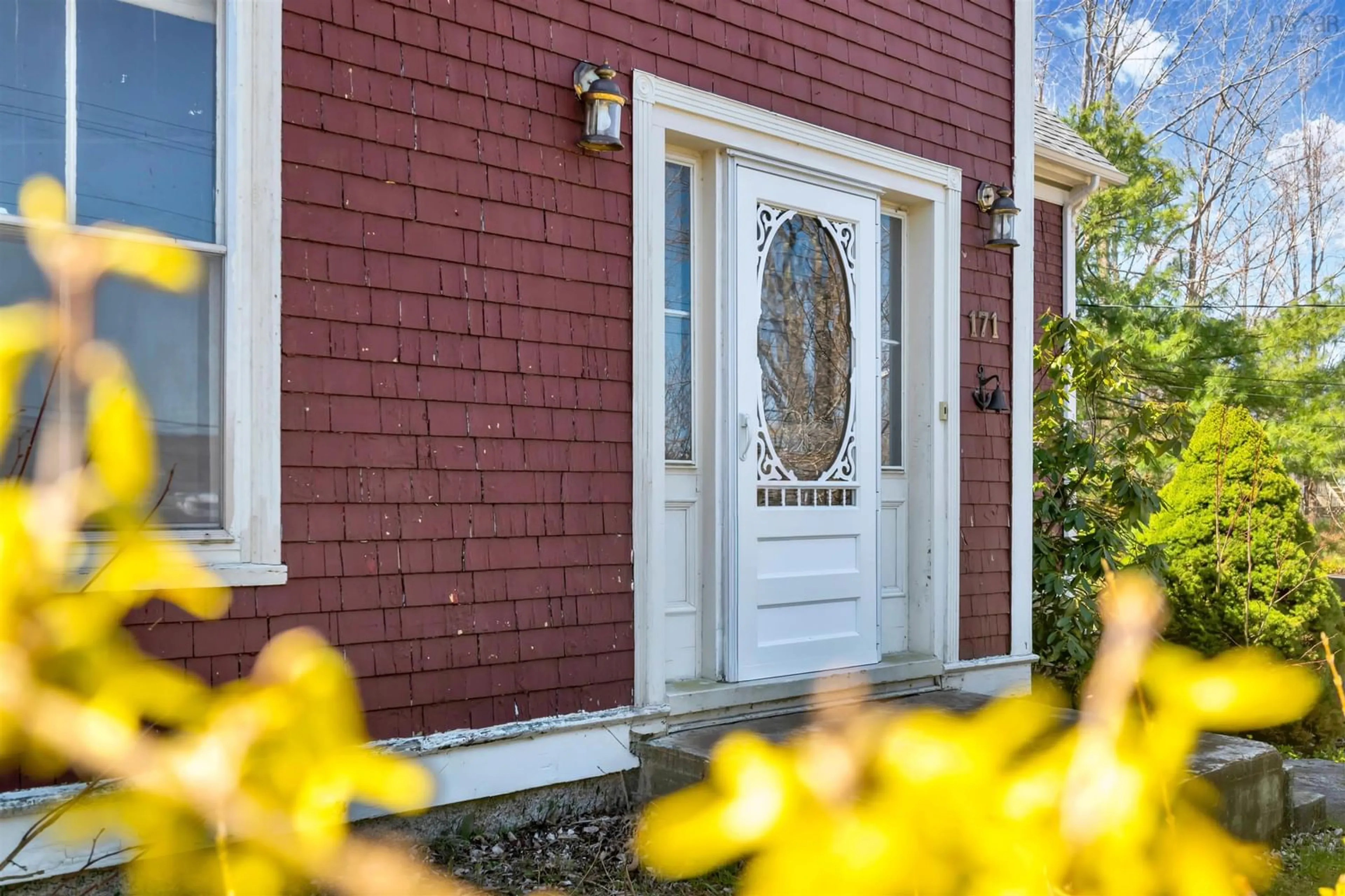 Home with brick exterior material for 171 Pleasant St, Bridgewater Nova Scotia B4V 1N4
