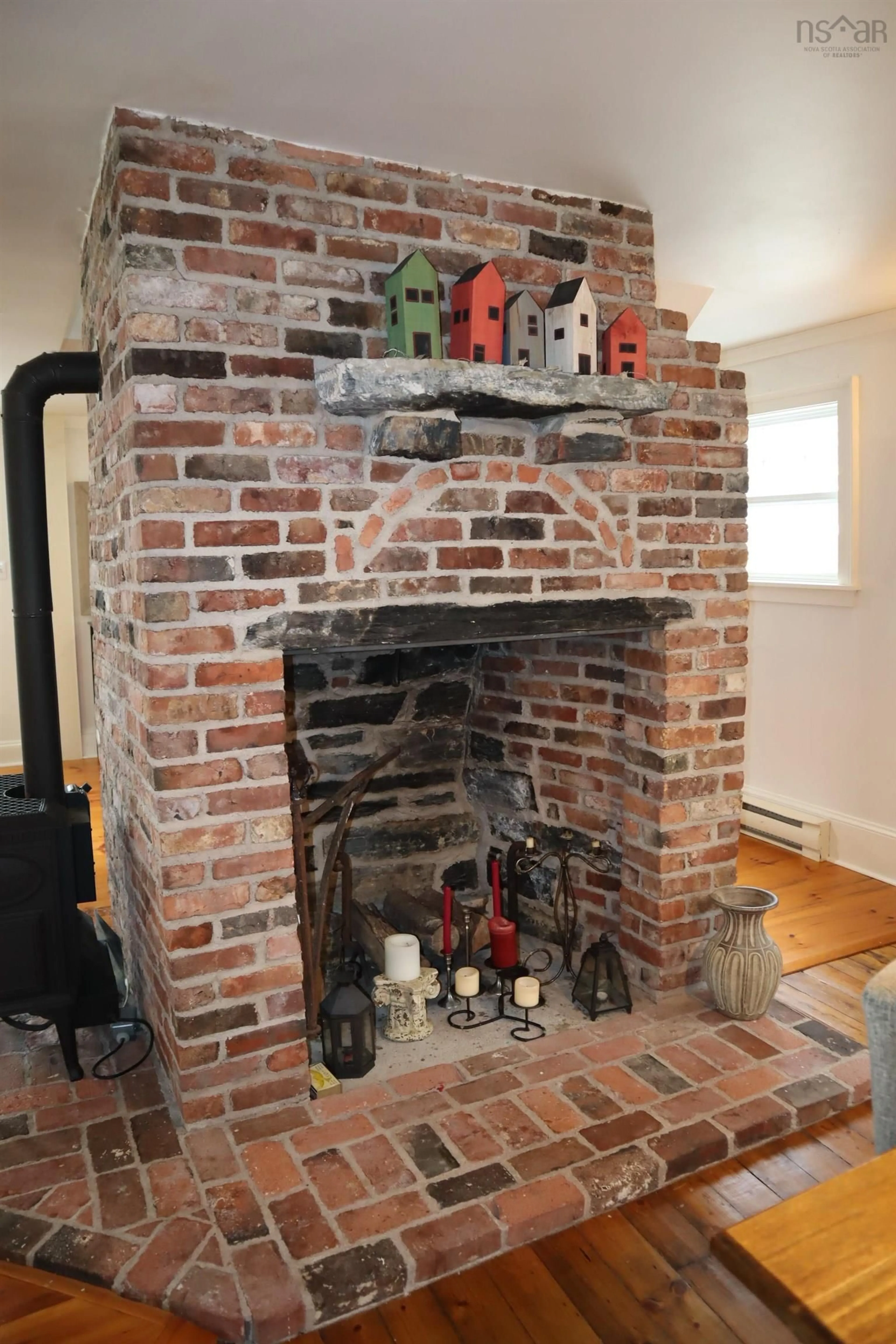 A pic of a room, wood floors for 71 Main St, Liverpool Nova Scotia B0T 1K0