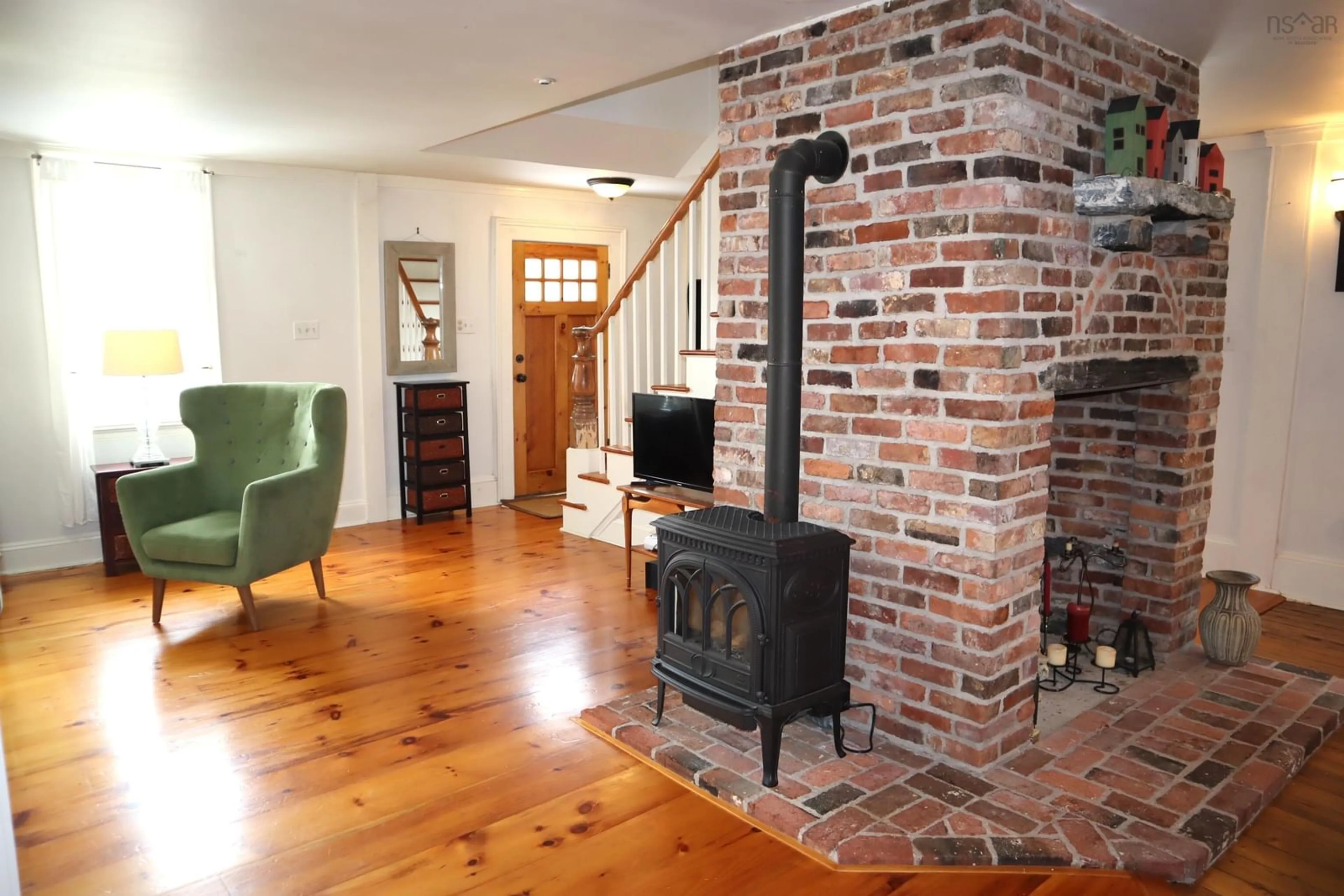 Living room, wood floors for 71 Main St, Liverpool Nova Scotia B0T 1K0