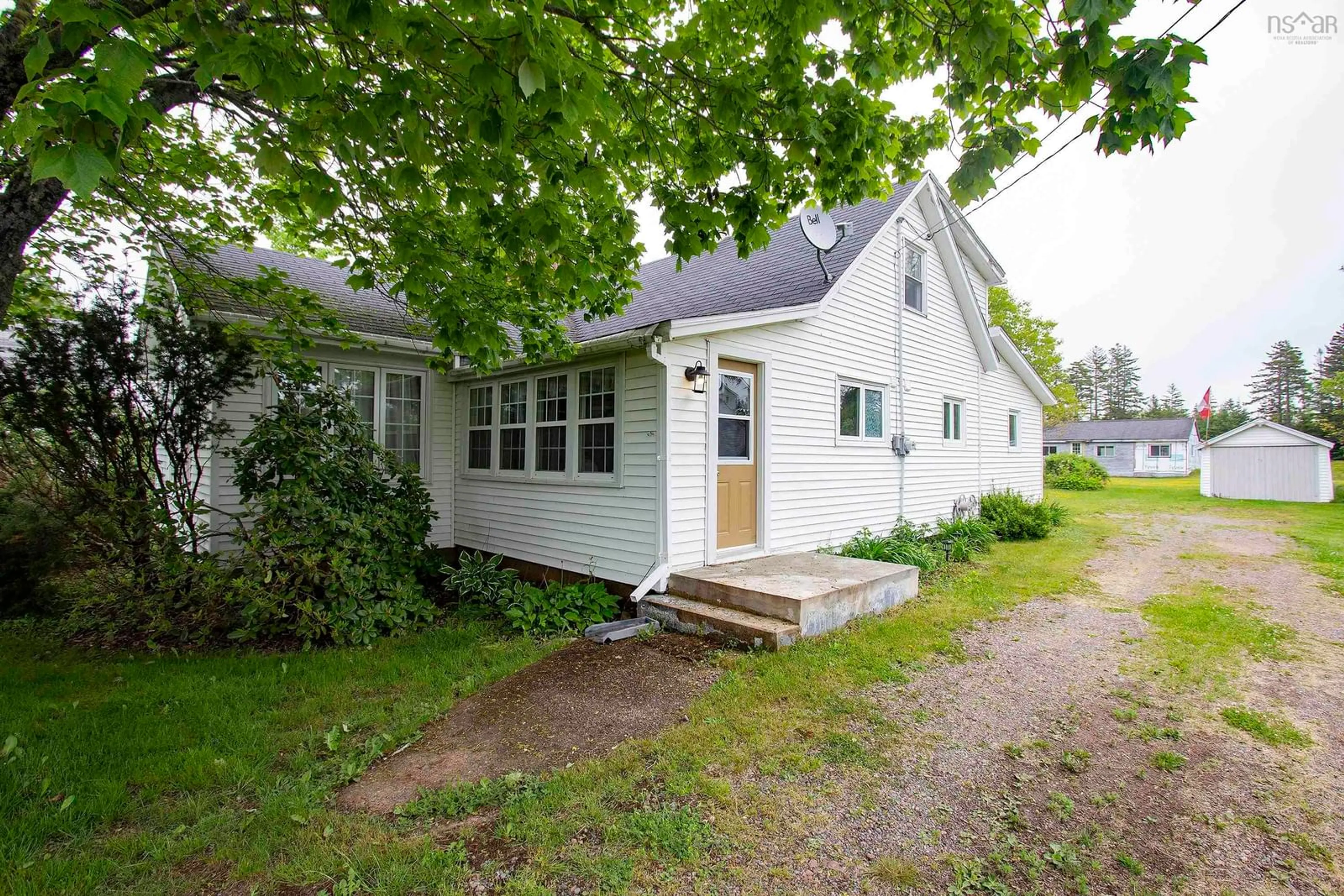 Cottage for 77 Wharf Rd, Five Islands Nova Scotia B0M 1K0