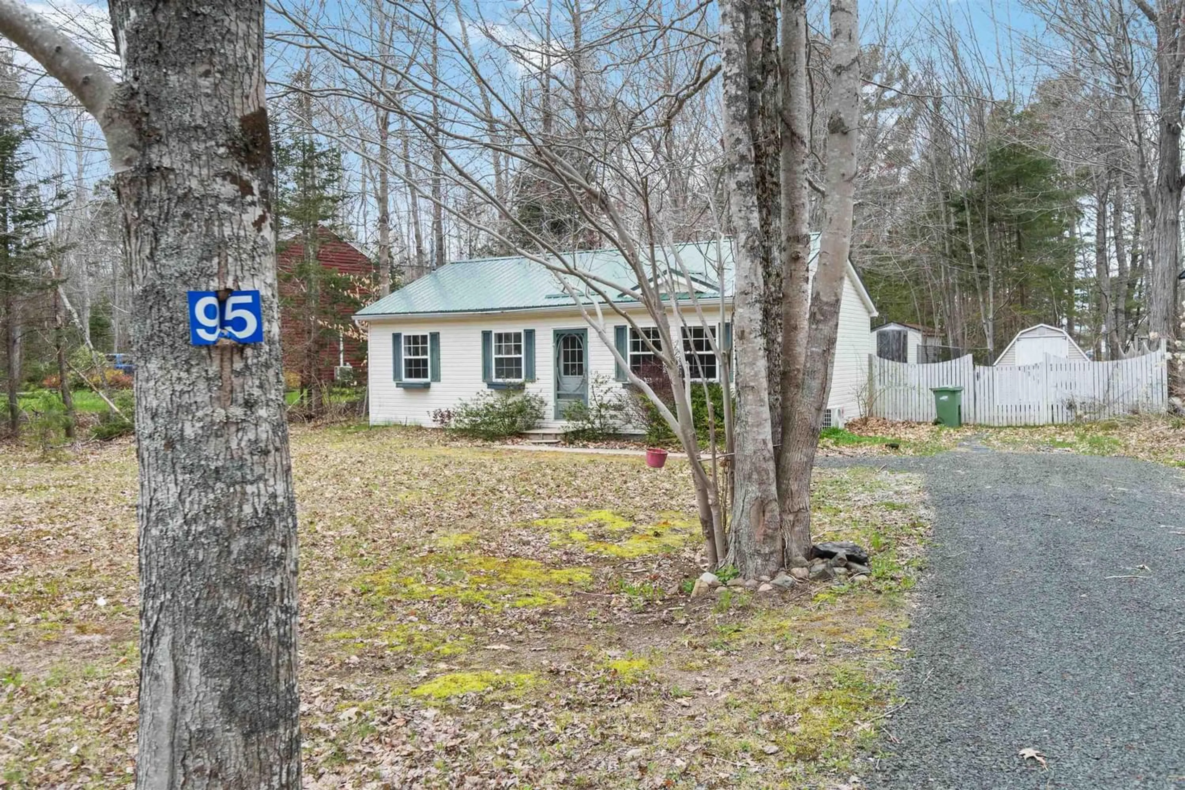 Cottage for 95 Colonial Dr, Nictaux Nova Scotia B0S 1P0