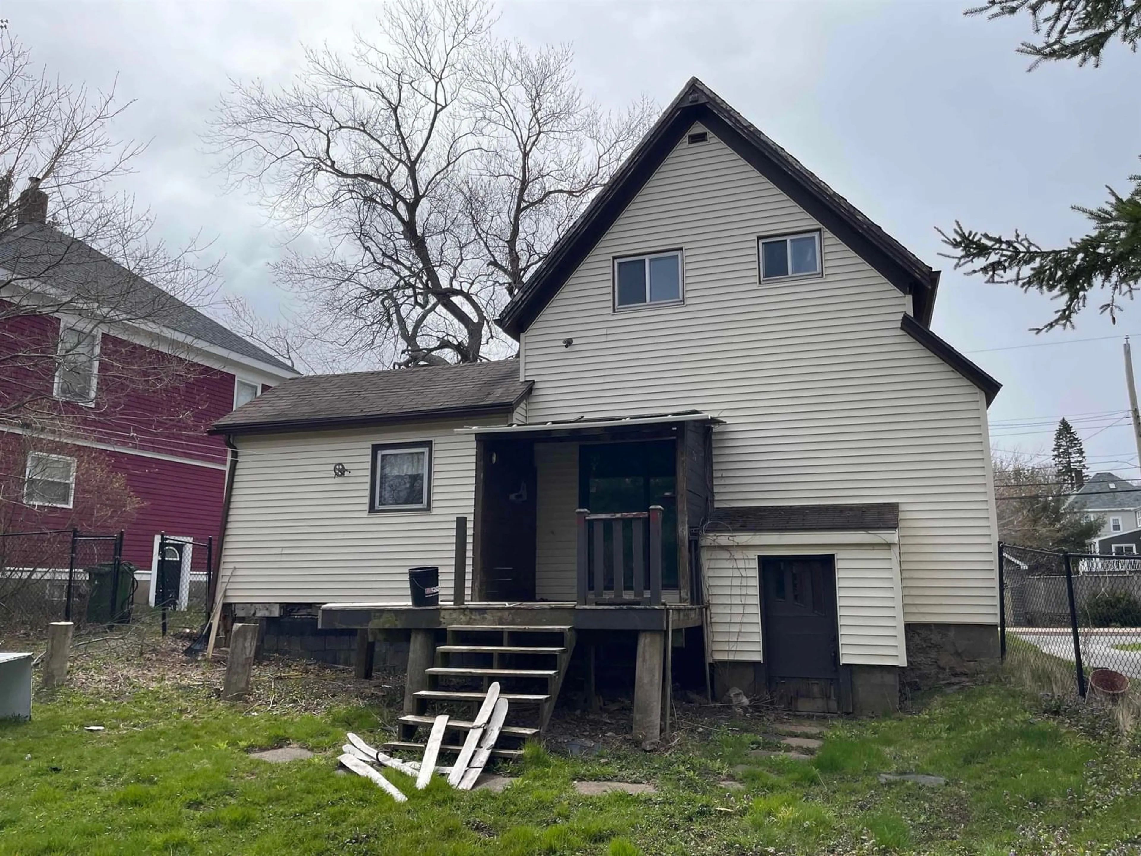 Frontside or backside of a home, the front or back of building for 131 Willow Ave, New Glasgow Nova Scotia B2H 4G3