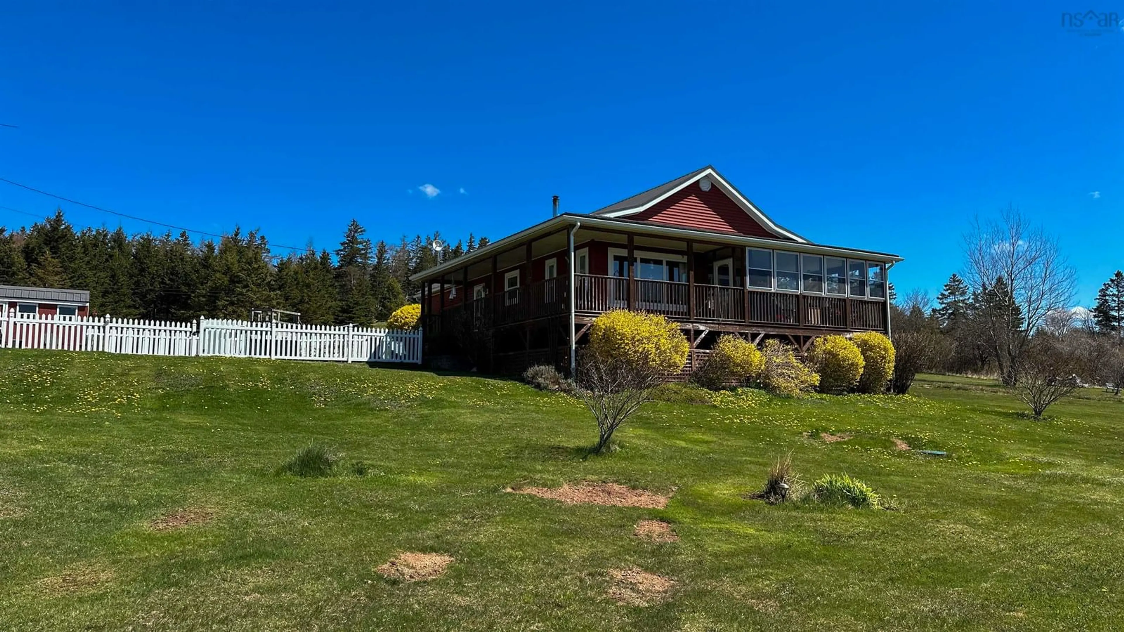 Outside view for 2171 Highway 2, Five Islands Nova Scotia B0M 1K0