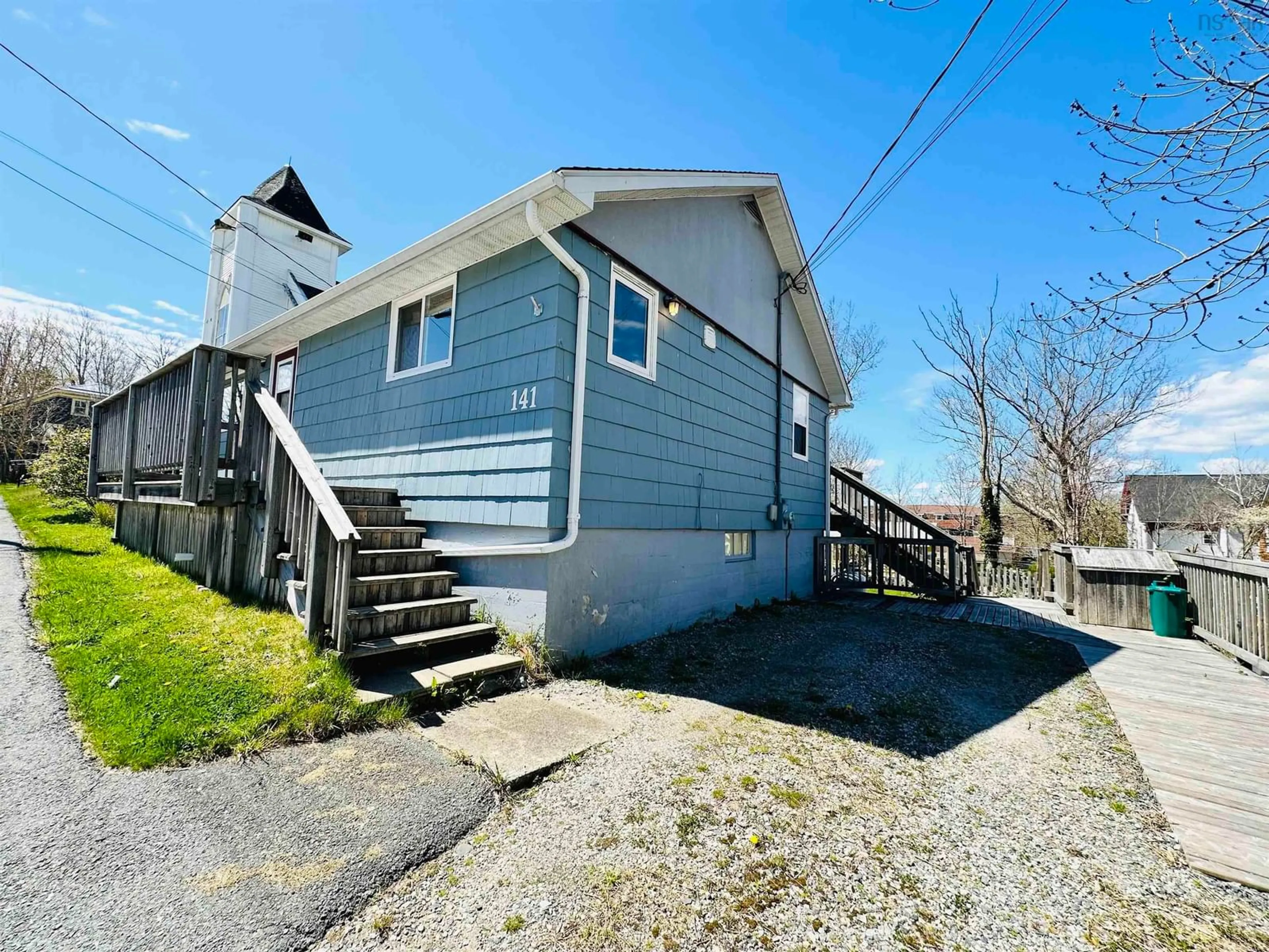 Frontside or backside of a home for 141 Mowatt St, Shelburne Nova Scotia B0T 1W0