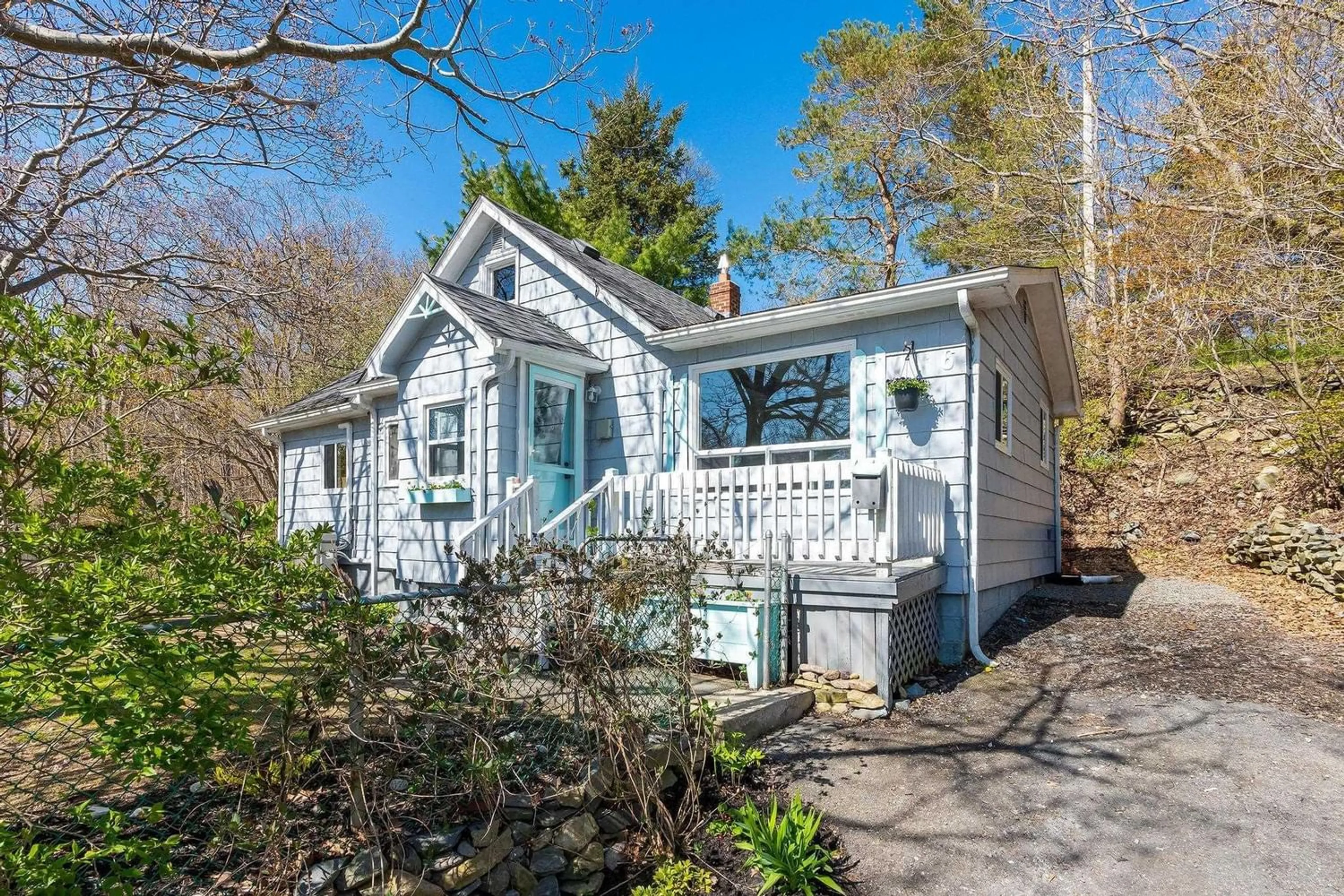 Cottage for 6 Parkstone Terr, Dartmouth Nova Scotia B3A 1T4
