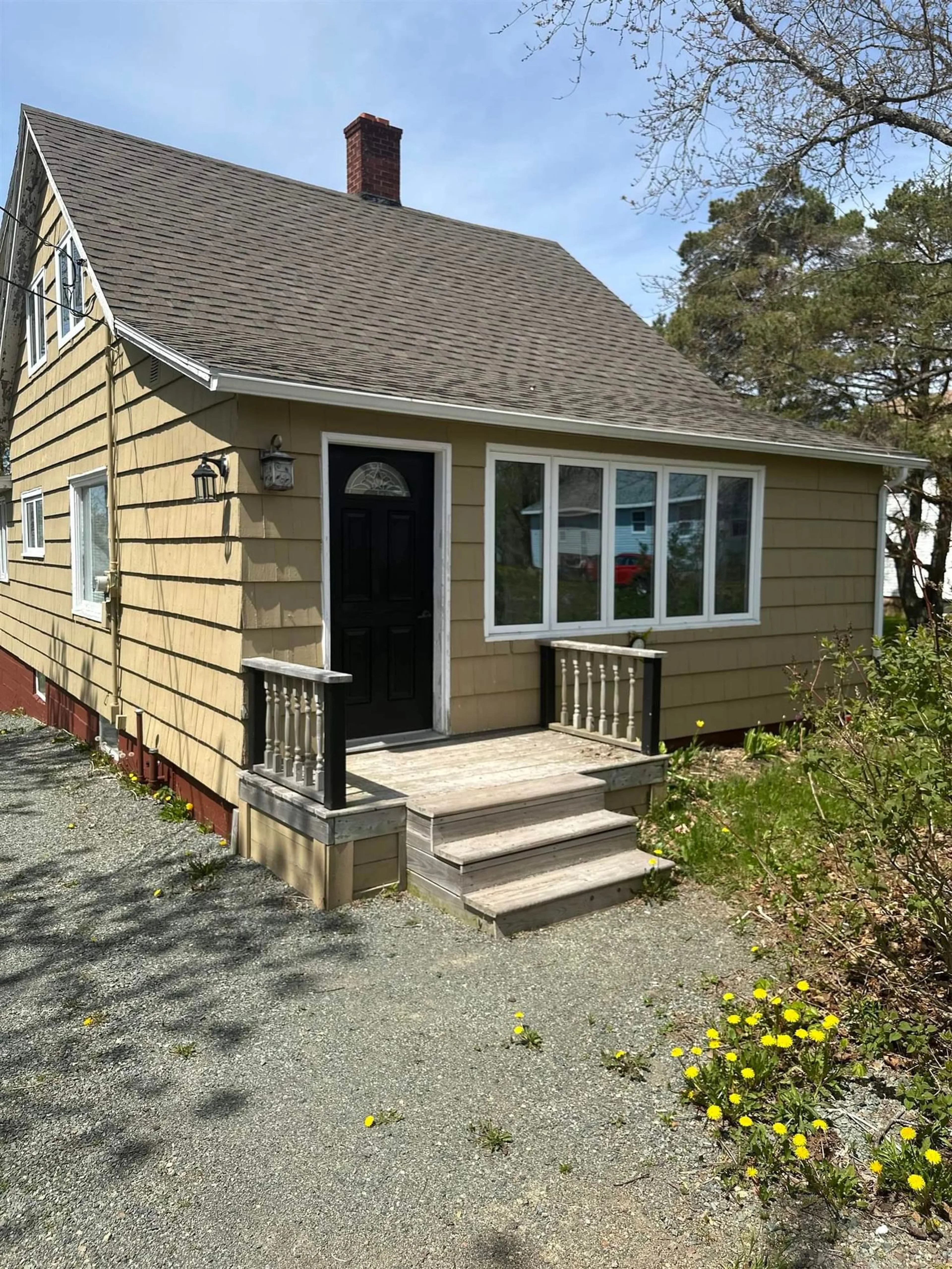 Home with vinyl exterior material for 113 Church St, Springhill Nova Scotia B0M 1X9